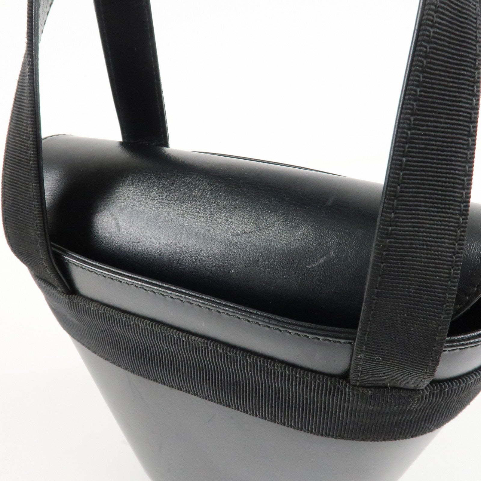 Ferragamo Vara Ribbon Leather Hand Bag Gold HDW Black Used