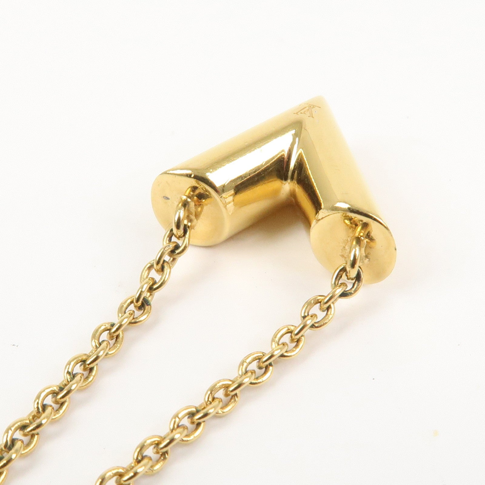 Louis Vuitton Essential V Necklace Metal Gold M61083