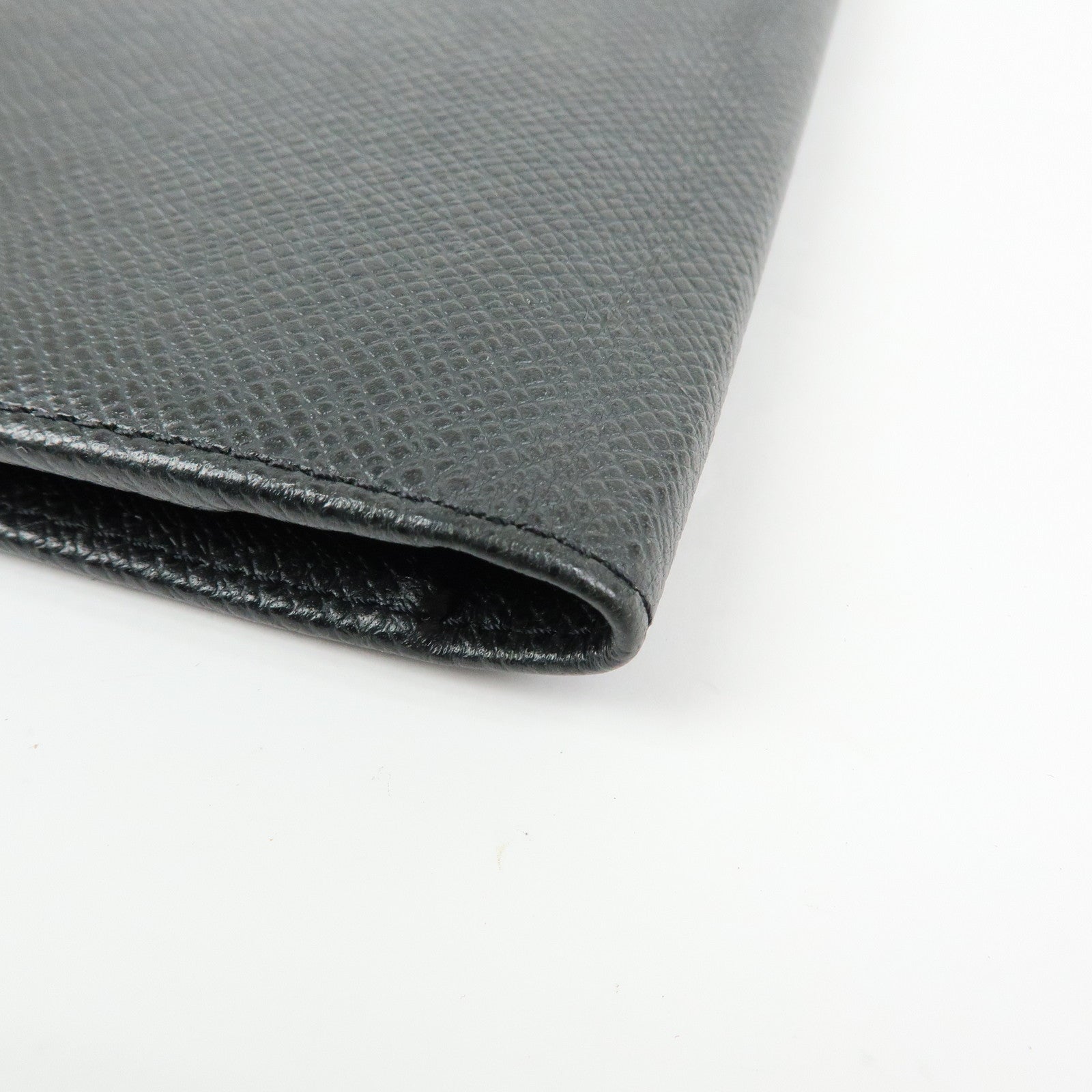 Louis Vuitton Taiga Portefeuille Brazza Bi-fold Long Wallet M30501