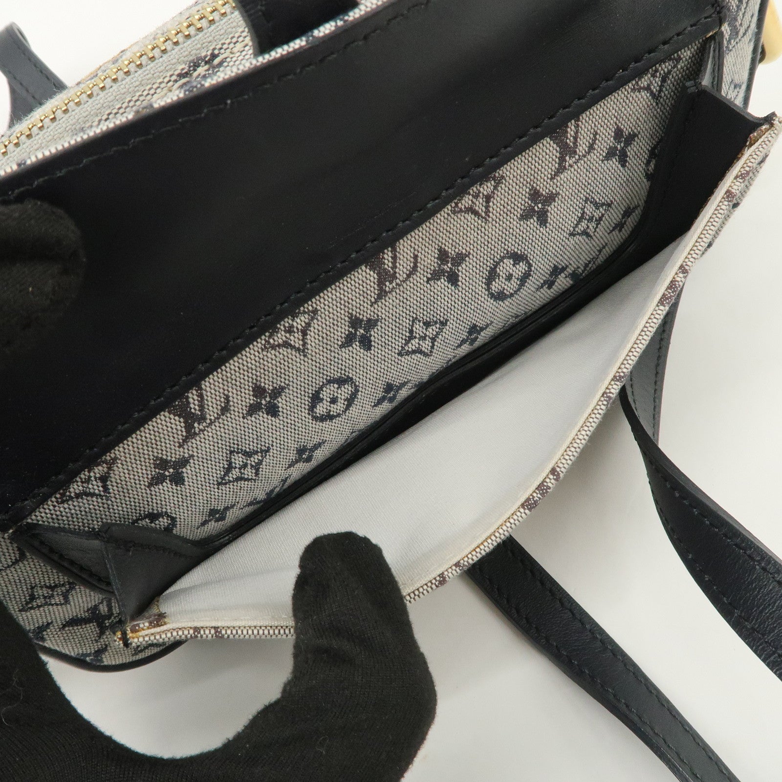 Louis Vuitton Monogram Mini Juliet MM Crossbody Bag M92217