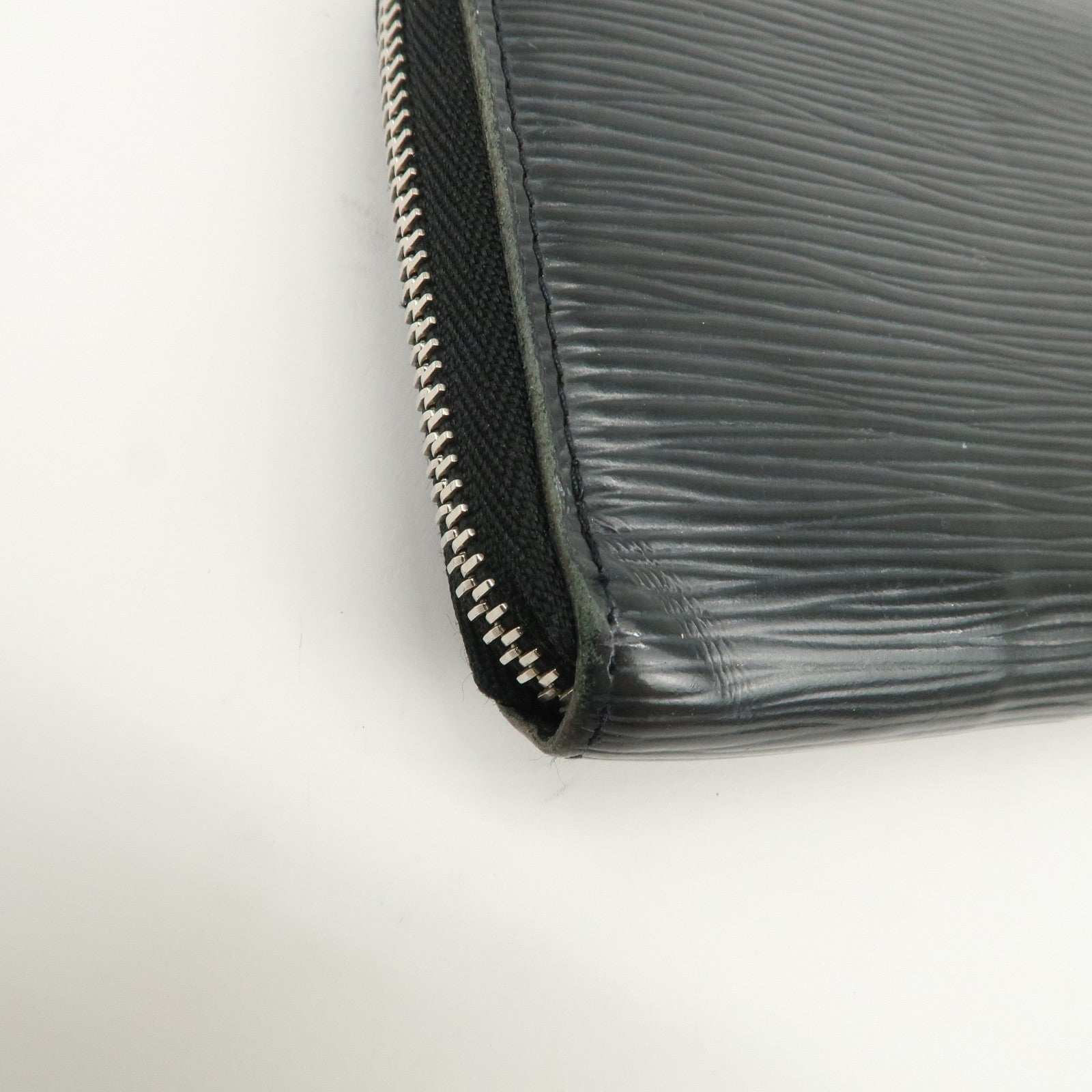 Louis Vuitton Epi leather Round Zippy Long Wallet Noir M60072