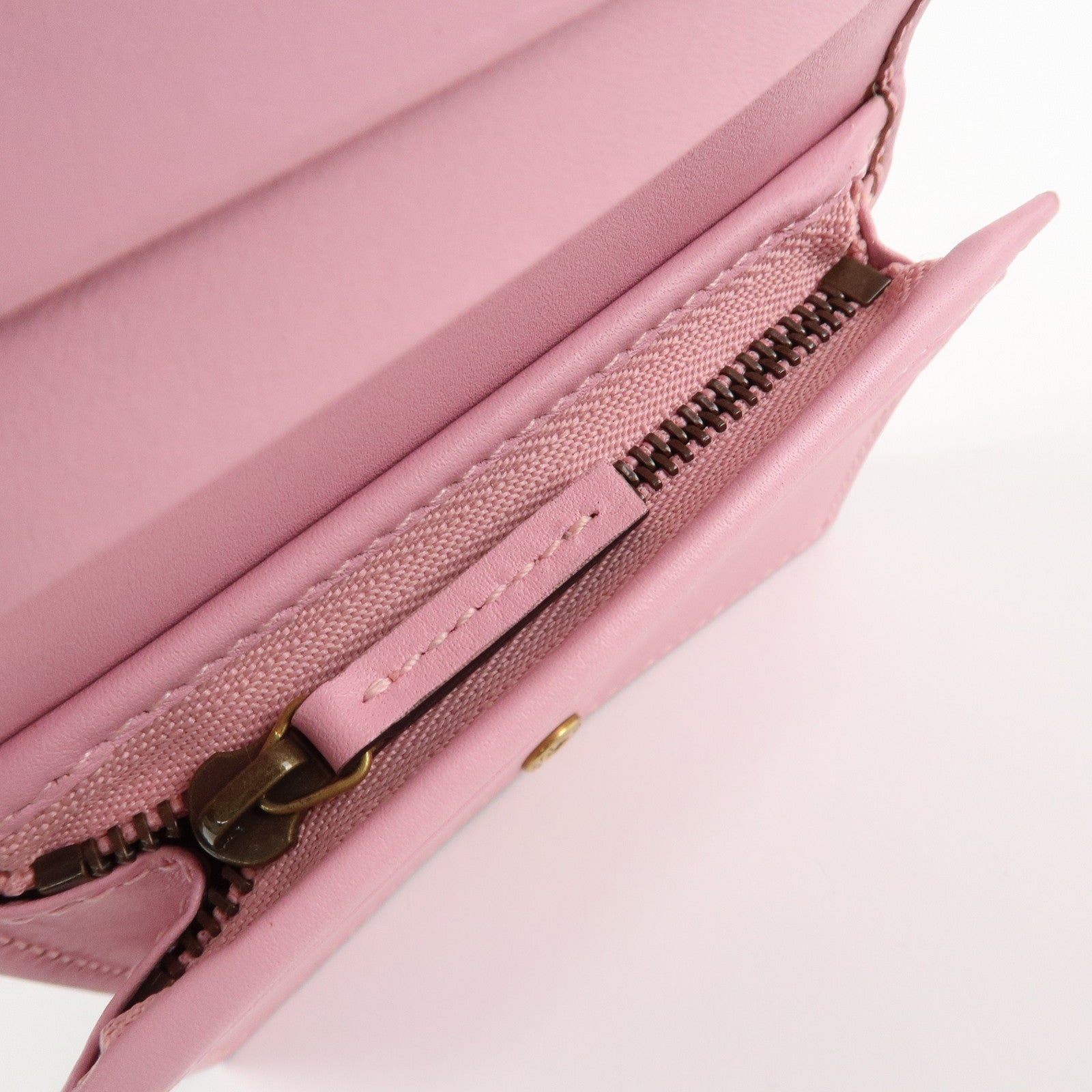 GUCCI GG Supreme Leather Strawberry Print Bi-fold Wallet 573839 Used