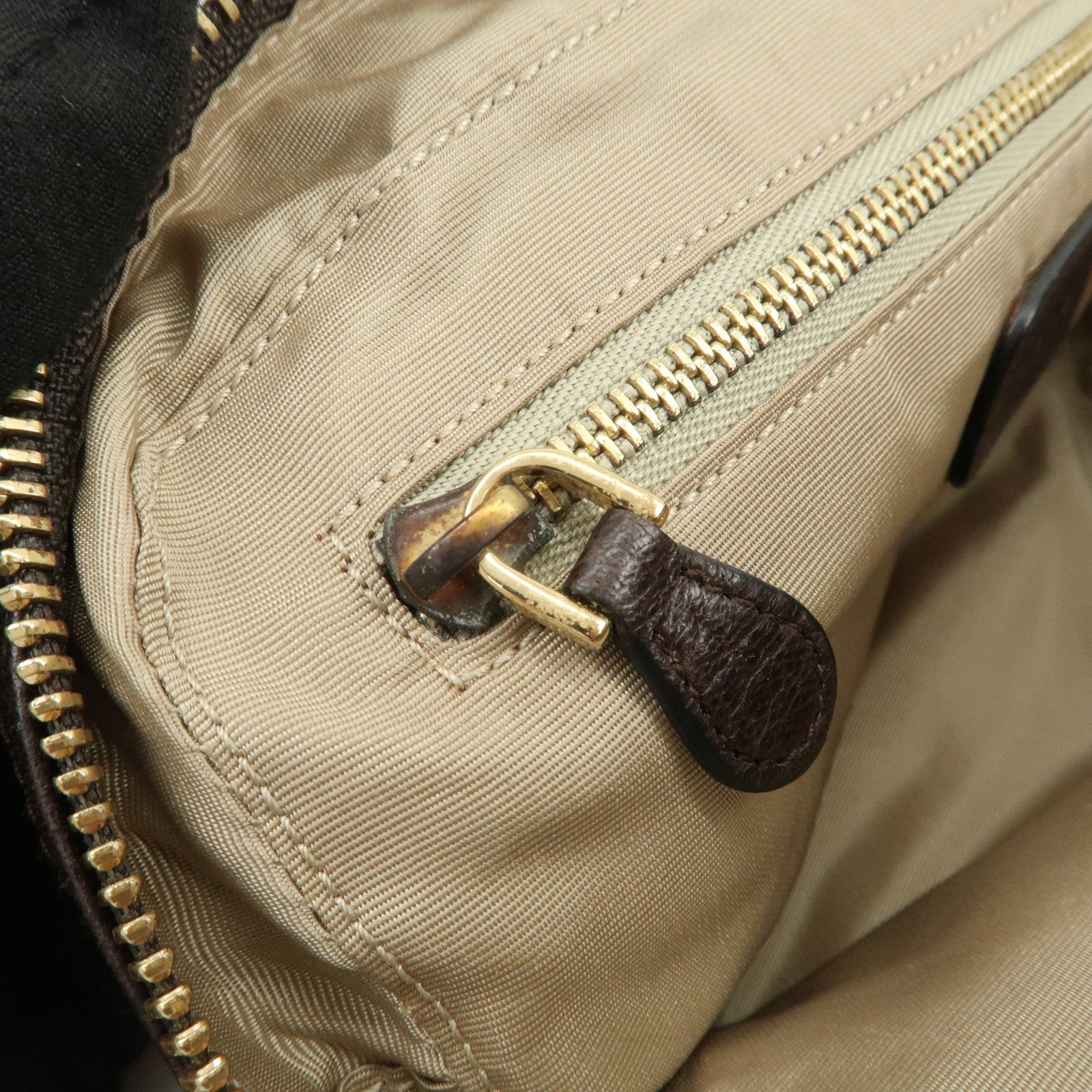 LOEWE Logo Leather Pouch Cosmetic Pouch Black