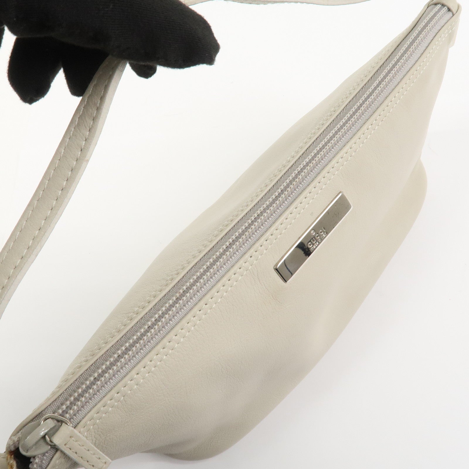 GUCCI Boat Bag Leather Pouch Hand Bag Ivory 039・1103