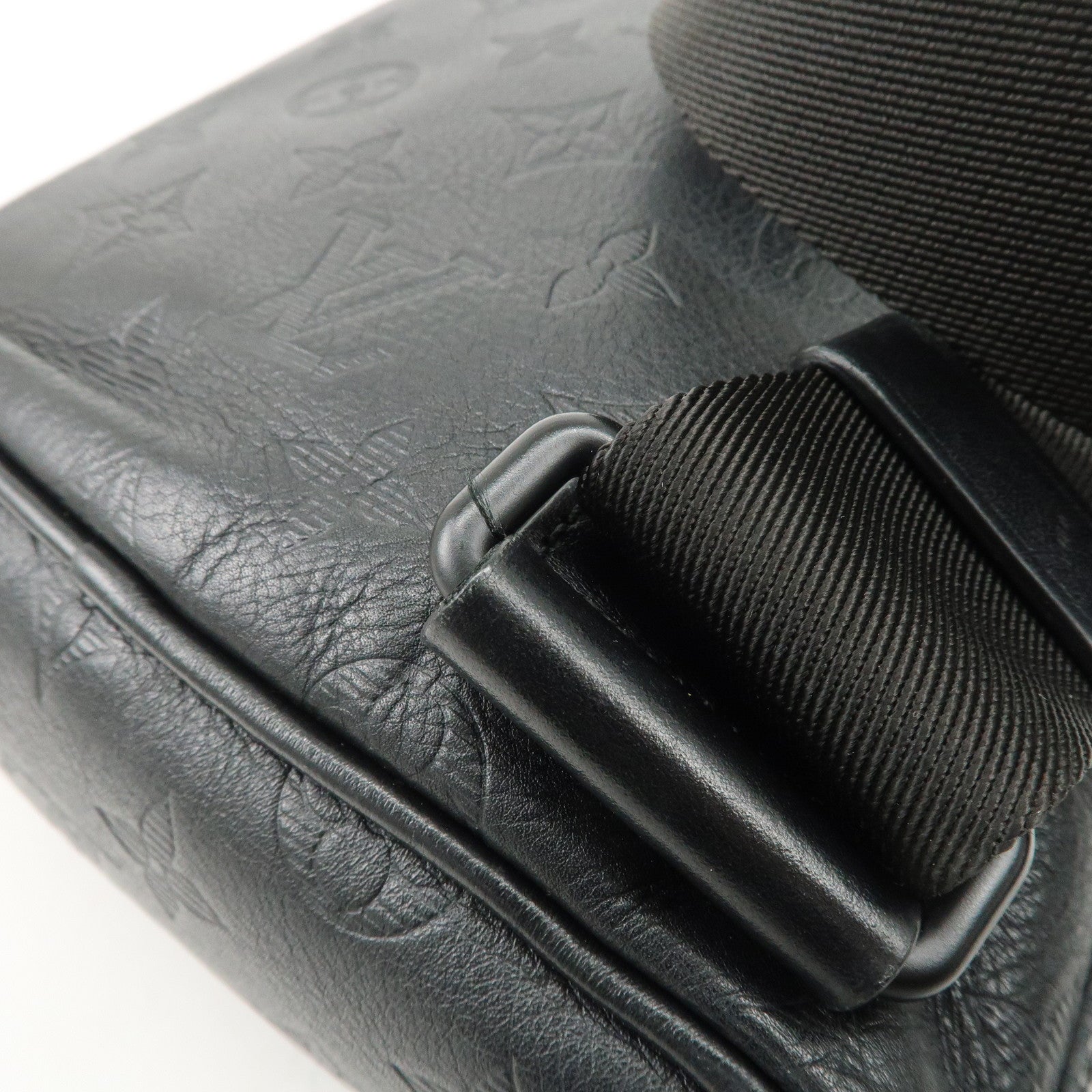 Louis Vuitton Monogram Shadow Chalk Leather Sling Bag Noir M44633 Used