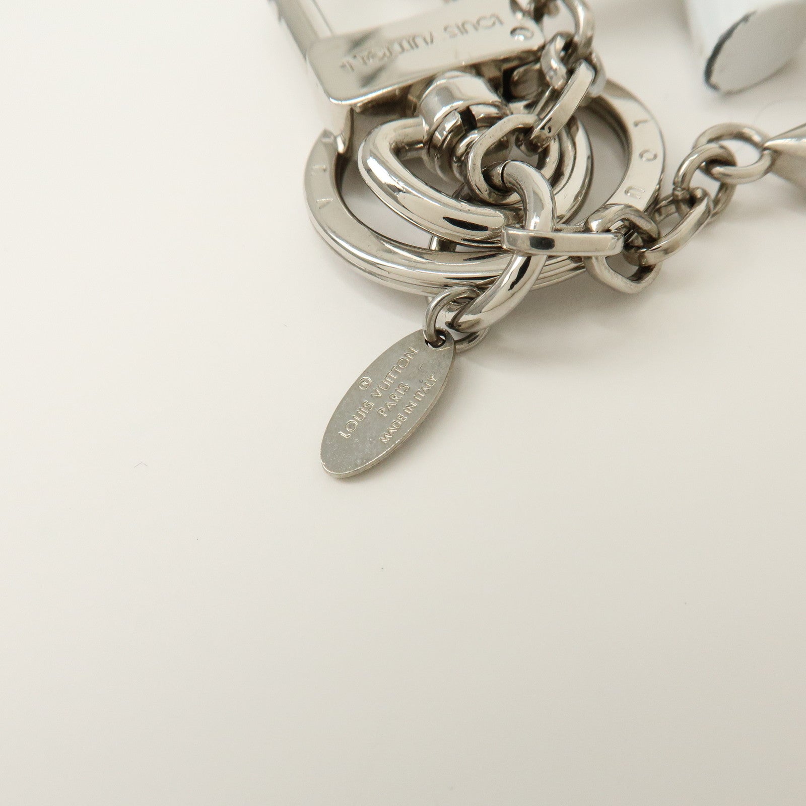 Louis Vuitton Twist Metal Bag Charm Key Holder Silver White M68010