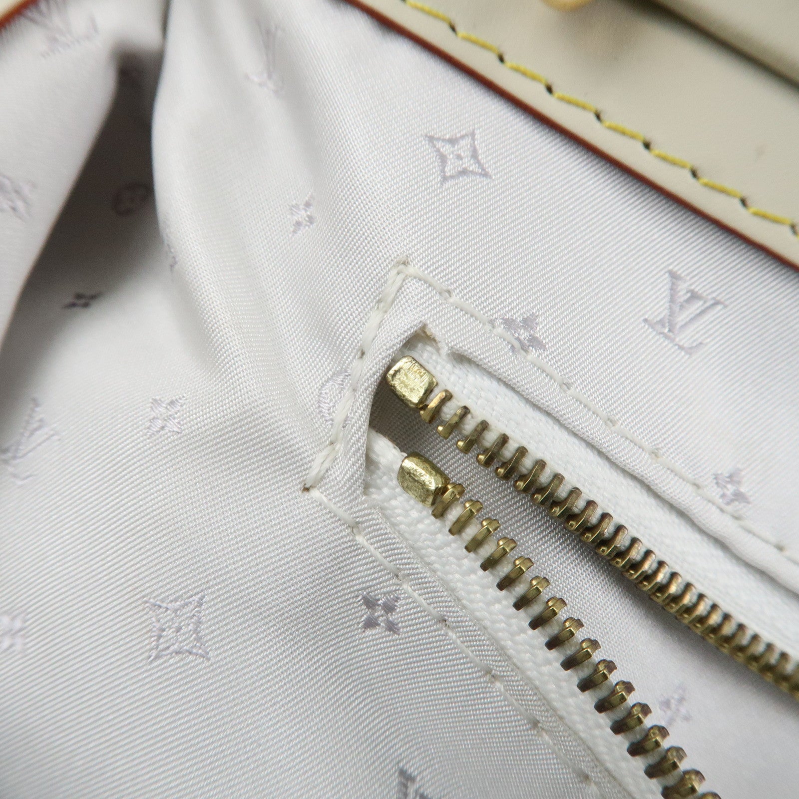 Louis Vuitton Suhari Leather PM Blanc Ivory Gold Hardware M91811 Used