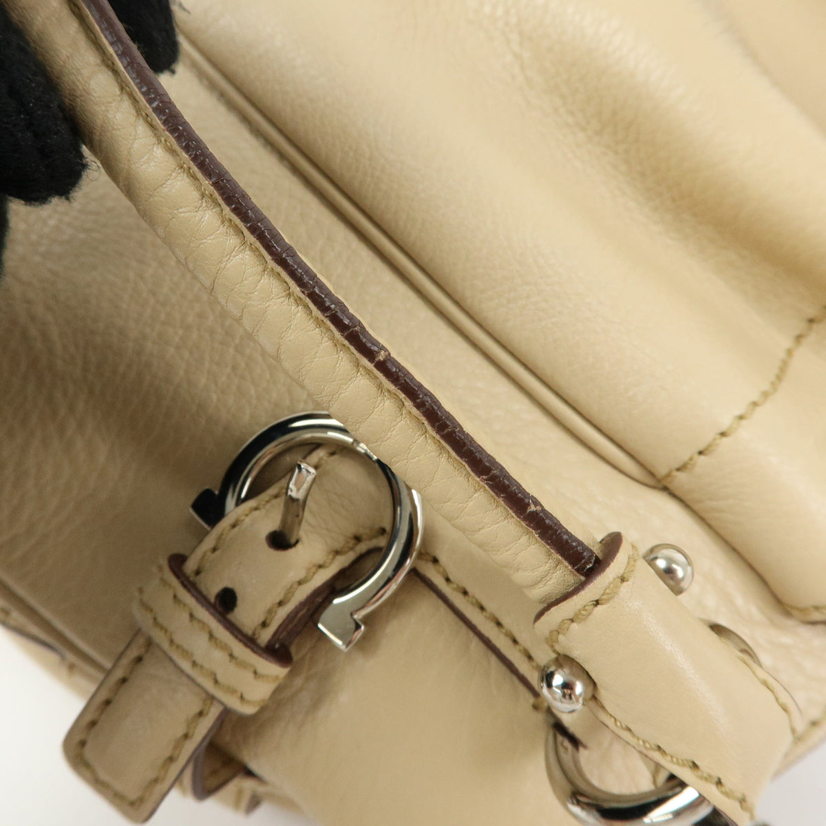 Ferragamo Gancini Leather Drawstring Shoulder Bag Hand Bag Beige