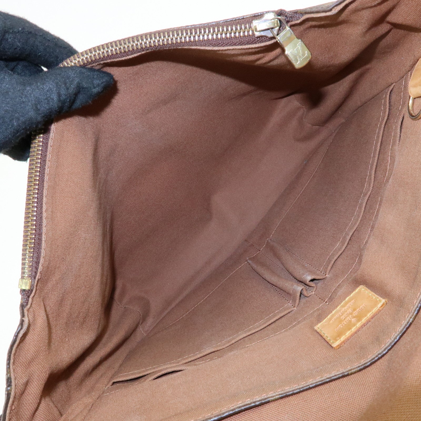 Louis Vuitton Monogram Messenger Beaubourg MM Canvas Bag M97038