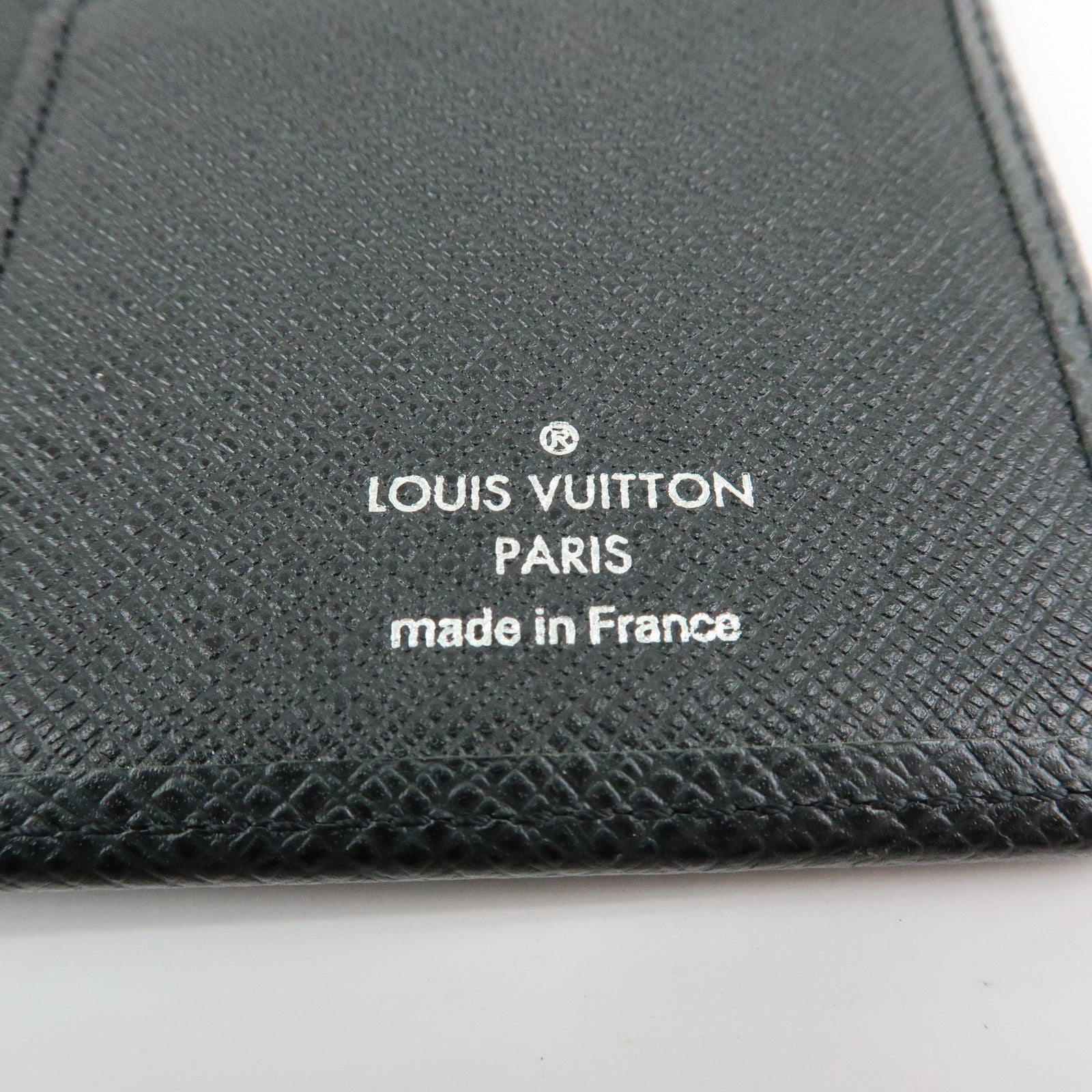 Louis Vuitton Taiga Portefeuille Brazza Bi-fold Long Wallet M30501