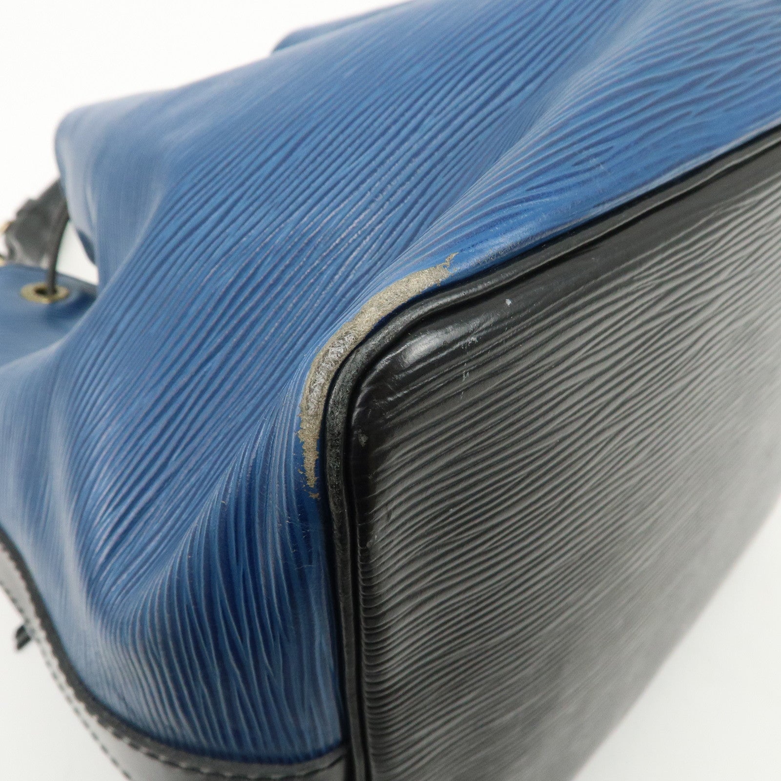 Louis Vuitton Epi Petit Noe Bi-color Shoulder Bag Noir Blue M44152