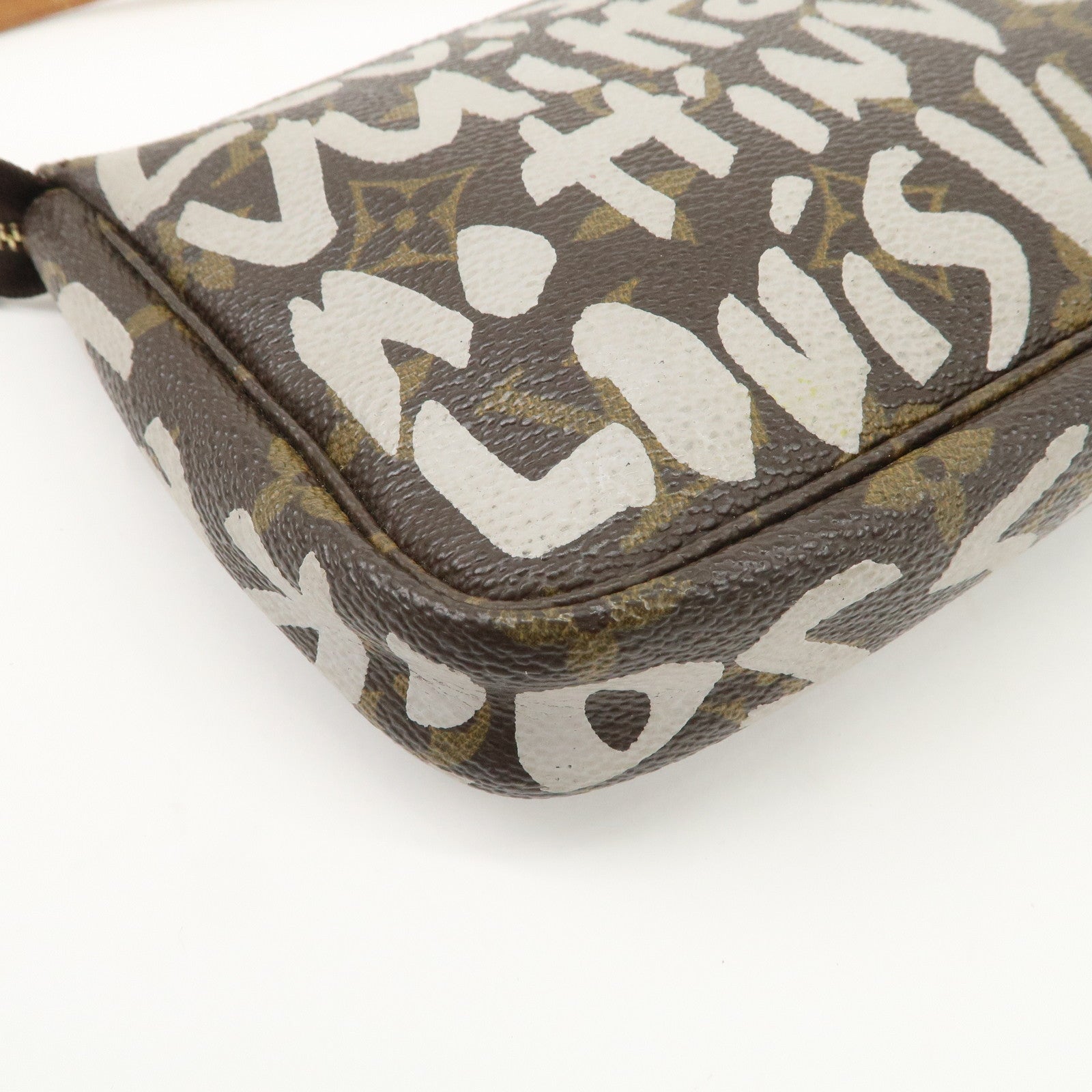 Louis Vuitton Monogram Graffiti Pochette Accessoires M92192 Used