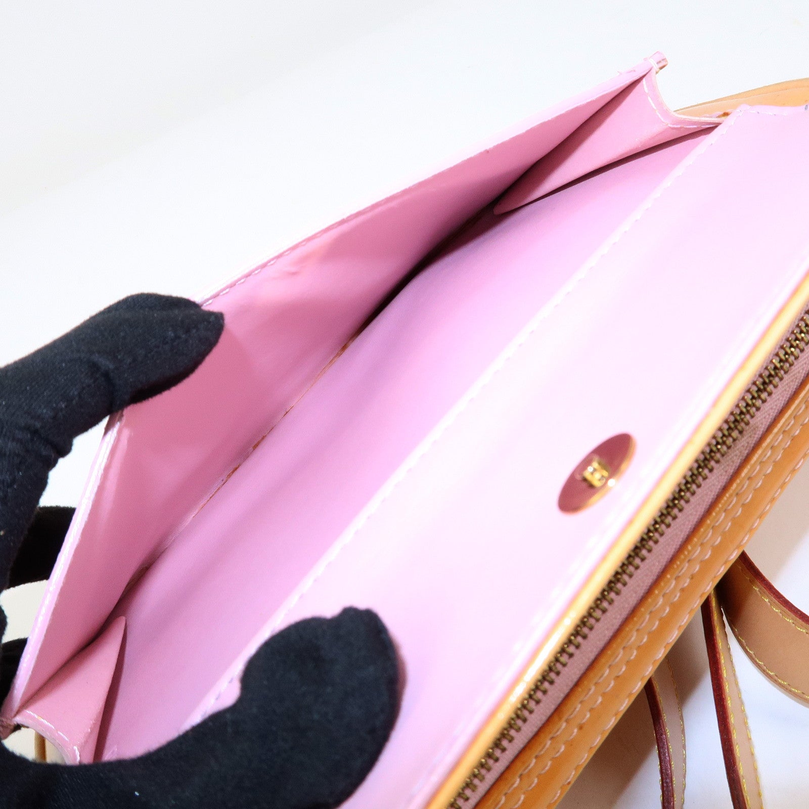 Louis Vuitton Monogram Vernis Leather Fulton Body Bag Gris M91041