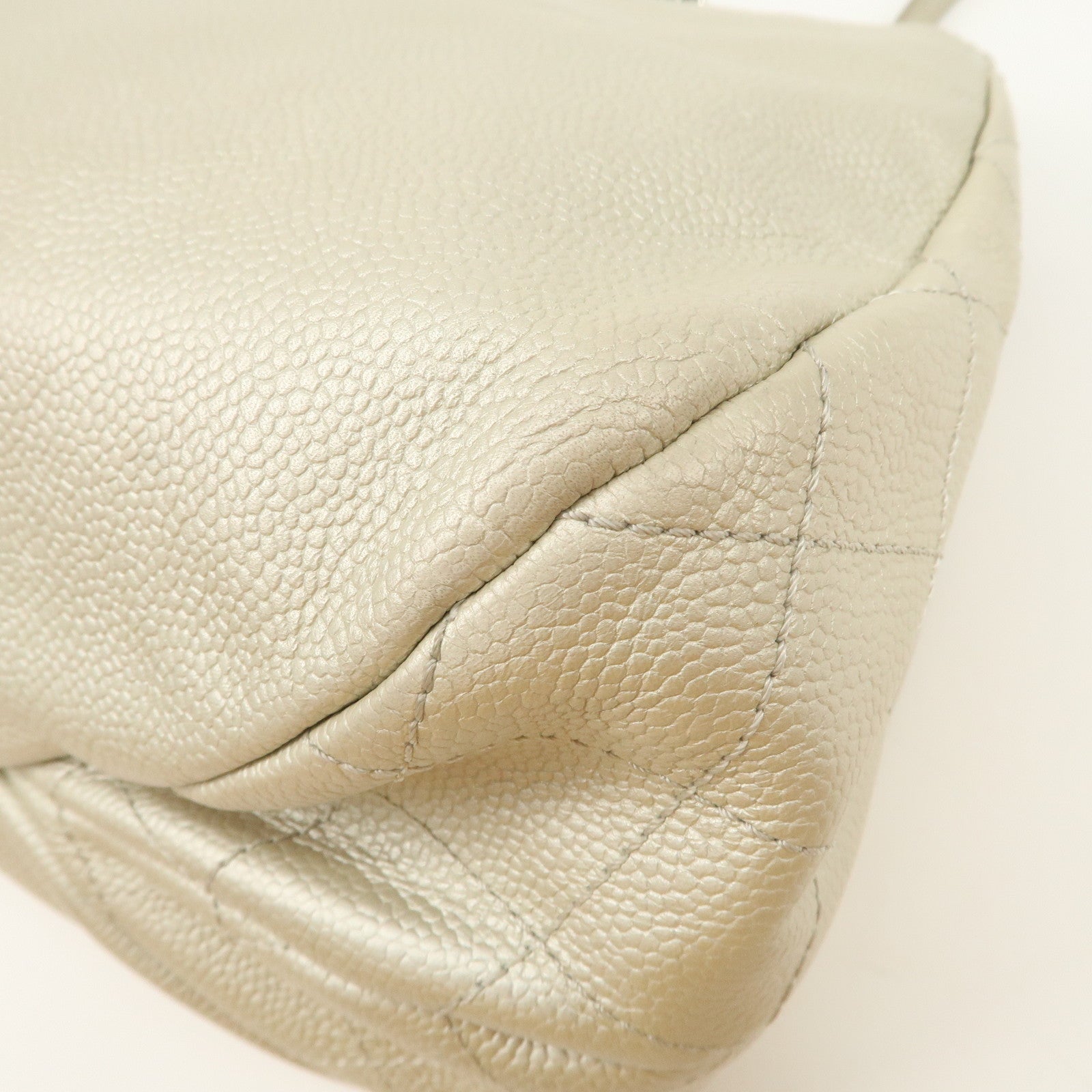 CHANEL Logo Caviarskin Chain Shoulder Bag White Silver HDW