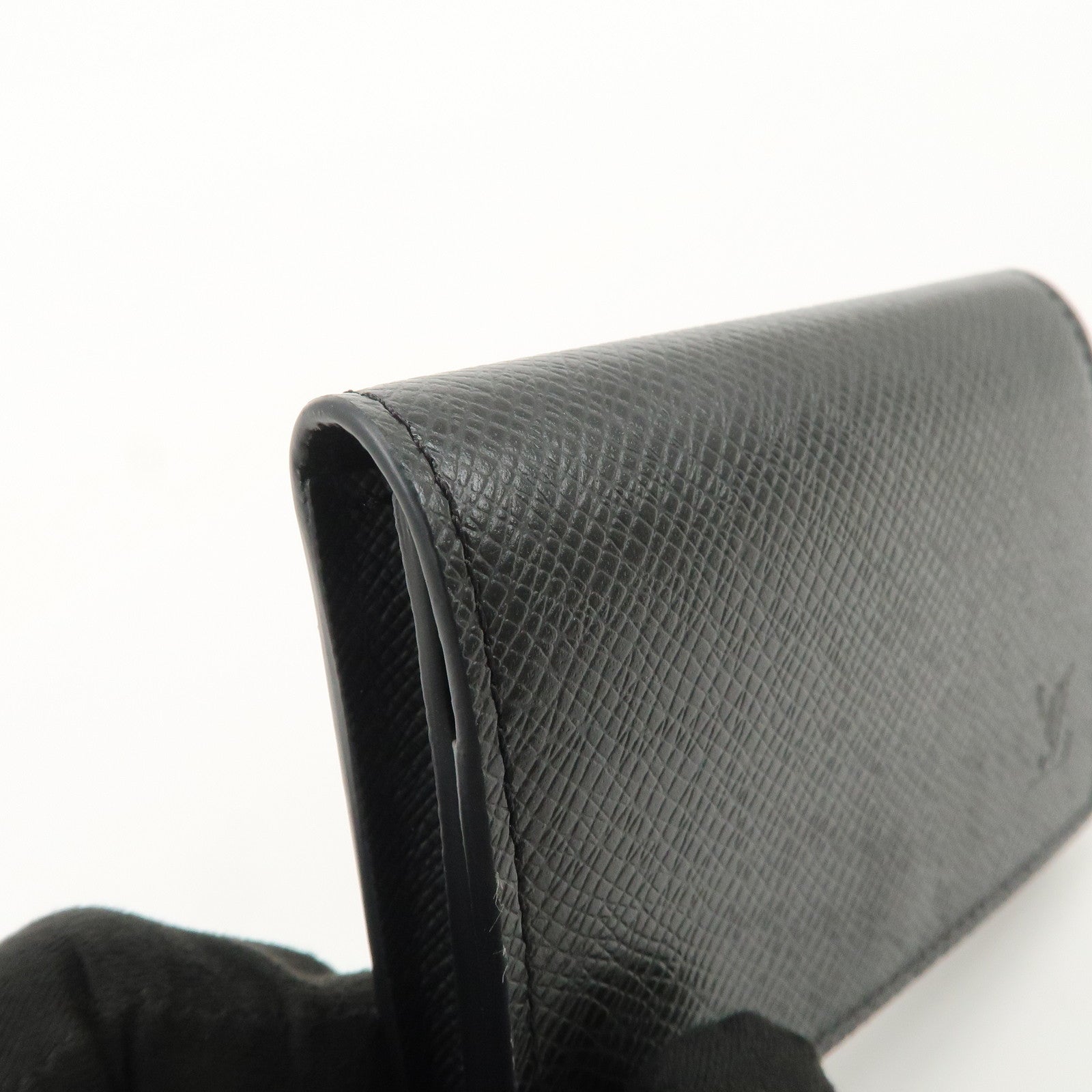Louis Vuitton Taiga Envelope Carte de Visite NM Card Case M64595