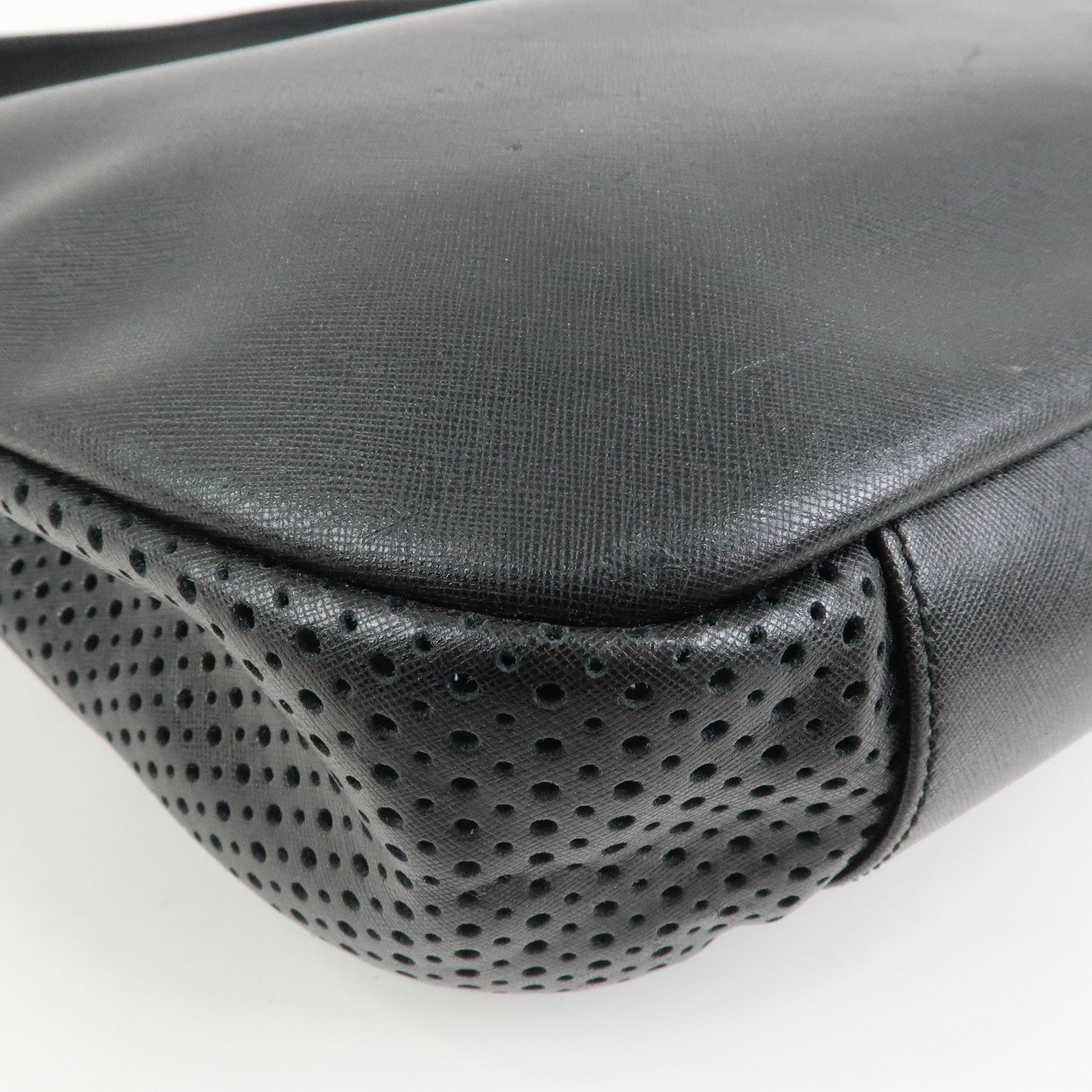 Ferragamo Gancini Leather Shoulder Bag Hand Bag Black EE-21 C660