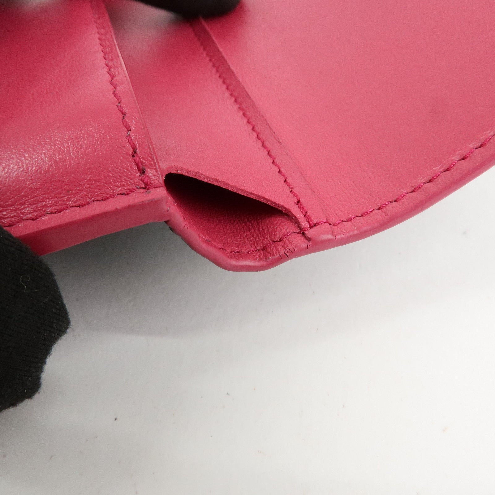 Louis Vuitton Portefeuille Capucines Compact Wallet Black M62157 Used