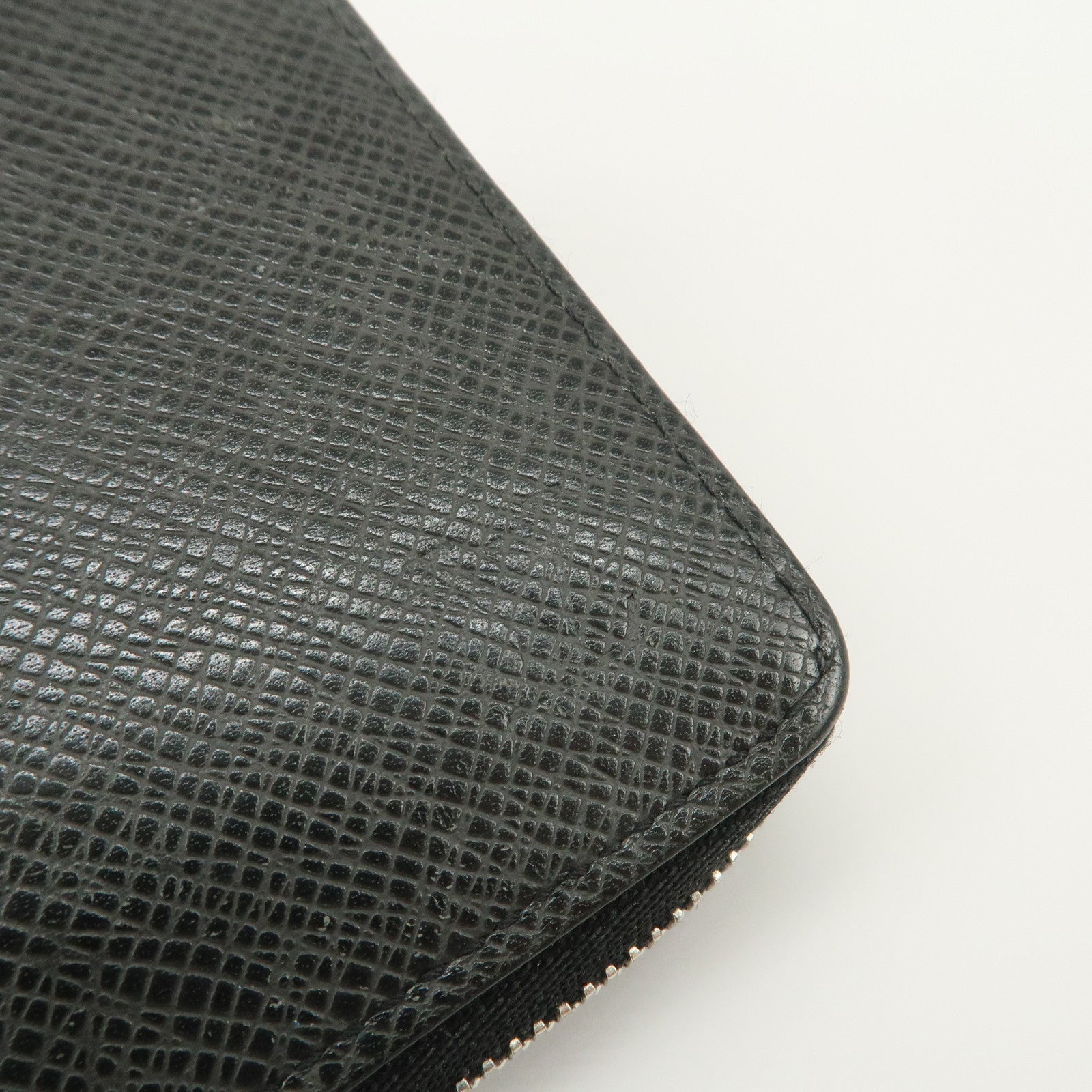 Louis Vuitton Taiga Zippy Coin Purse Coin Case Ardoise M32832
