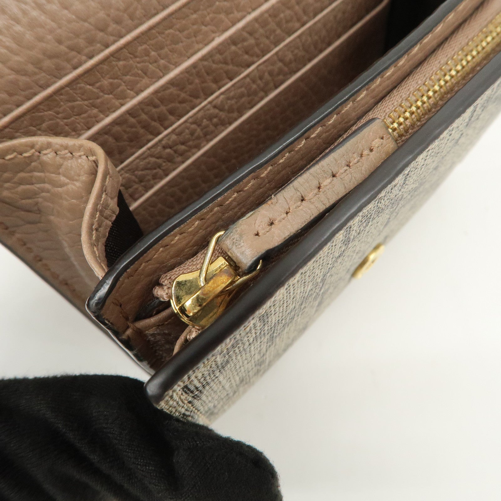 GUCCI GG Marmont GG Supreme Leather Medium Compact Wallet 598587