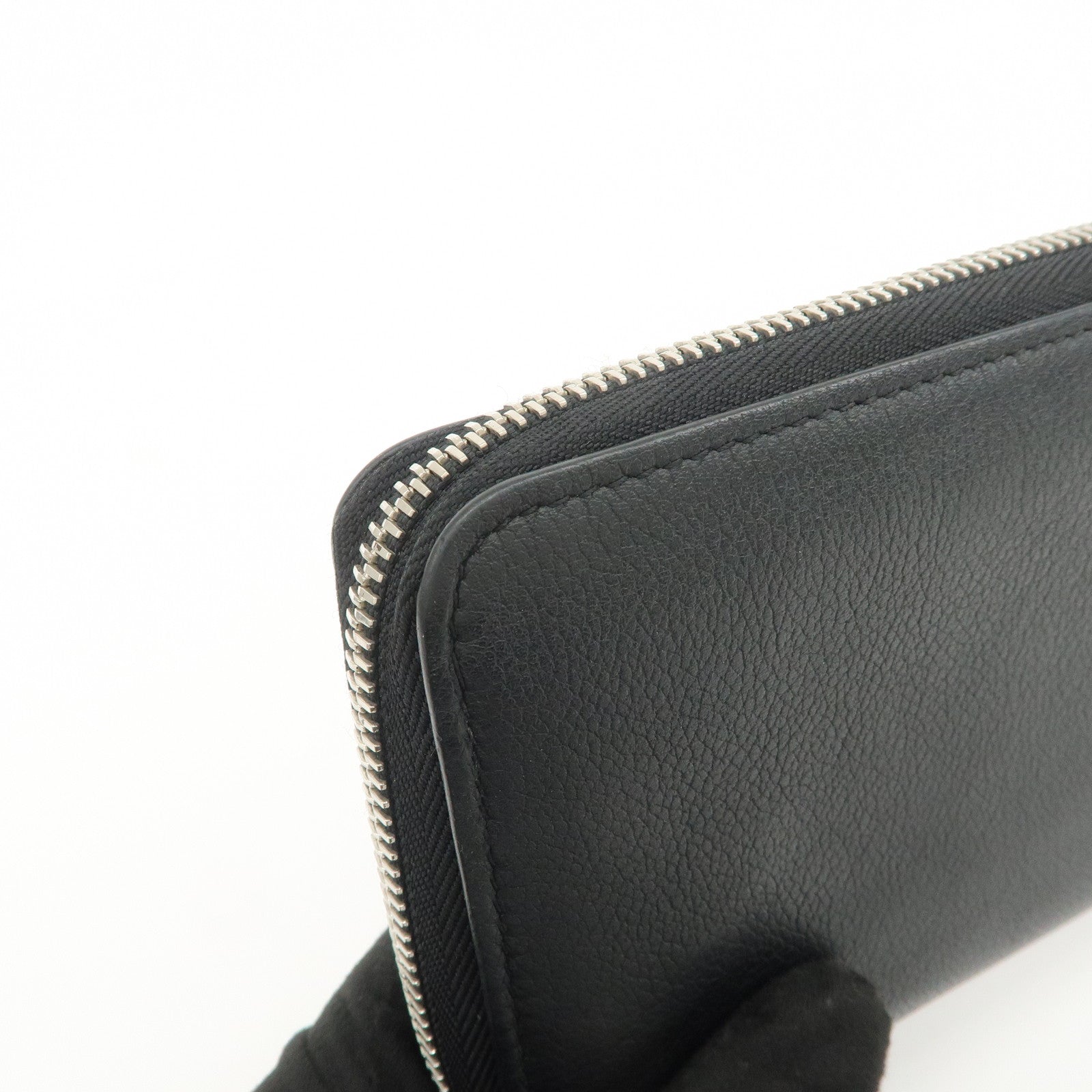 Louis Vuitton Lockme Leather Round Zippy Long Wallet Noir M62622