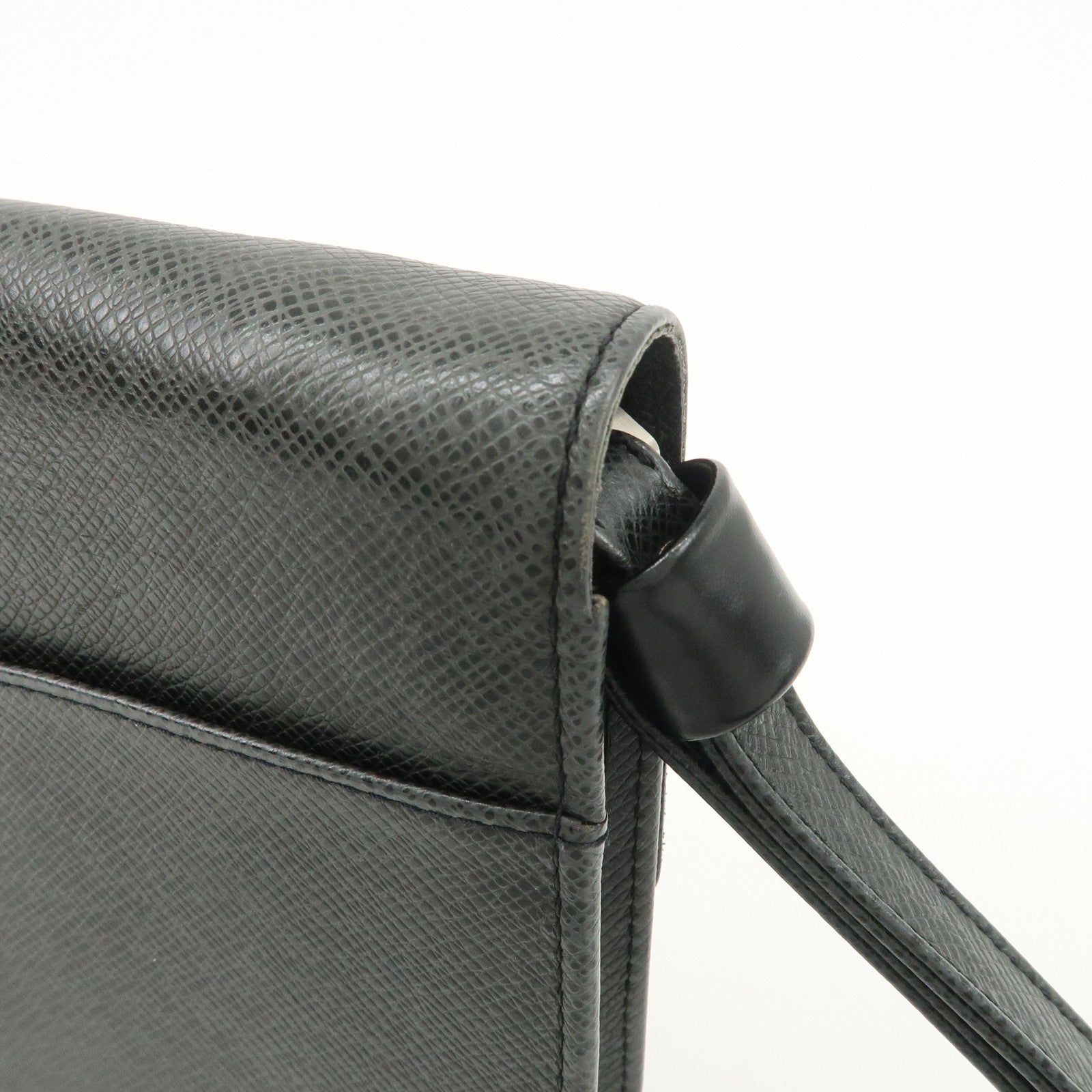 Louis Vuitton Taiga Leather Selenga Clutch Bag Ardoise M30782