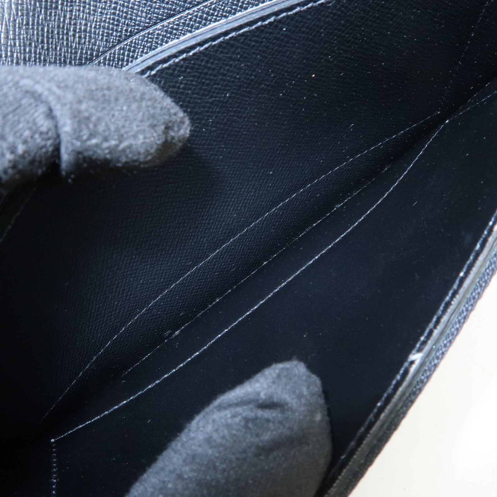 Louis Vuitton Taiga Portefeuille Accordion Wallet Ardoise M30992