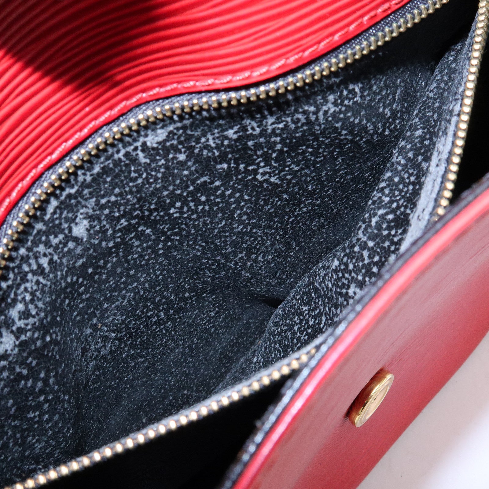 Louis Vuitton Epi Saint Cloud Shoulder Bag Crossbody Bag Red M52197