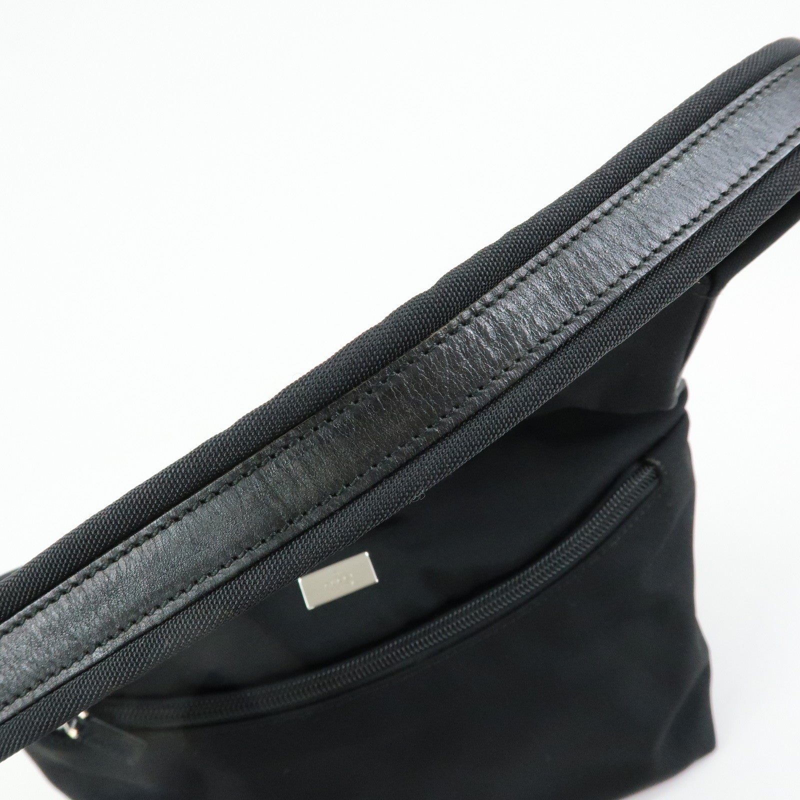 GUCCI GG Nylon Leather Shoulder Bag Black 001・3386