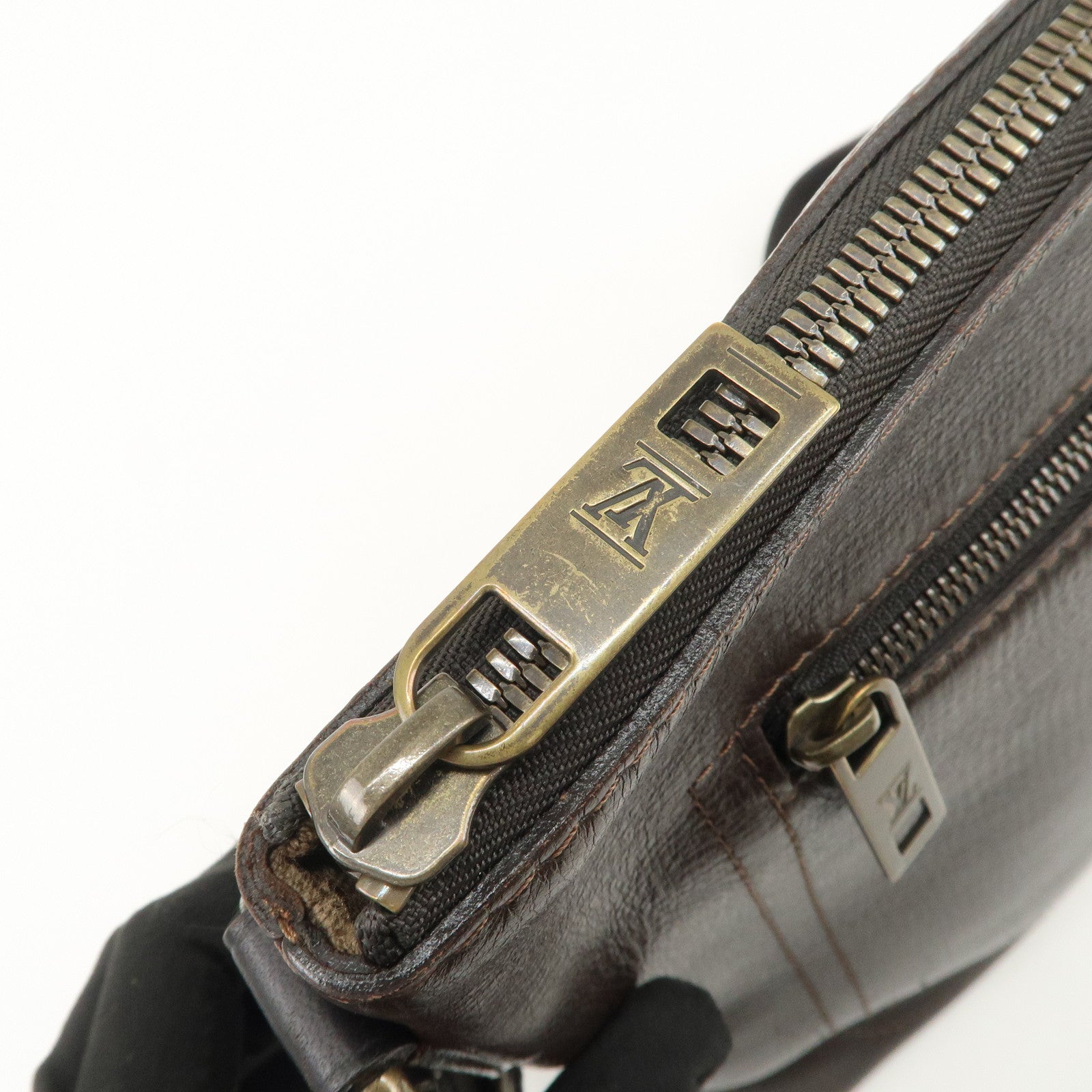 Louis Vuitton Utah Leather Shawnee MM Shoulder Bag Cafe M93453