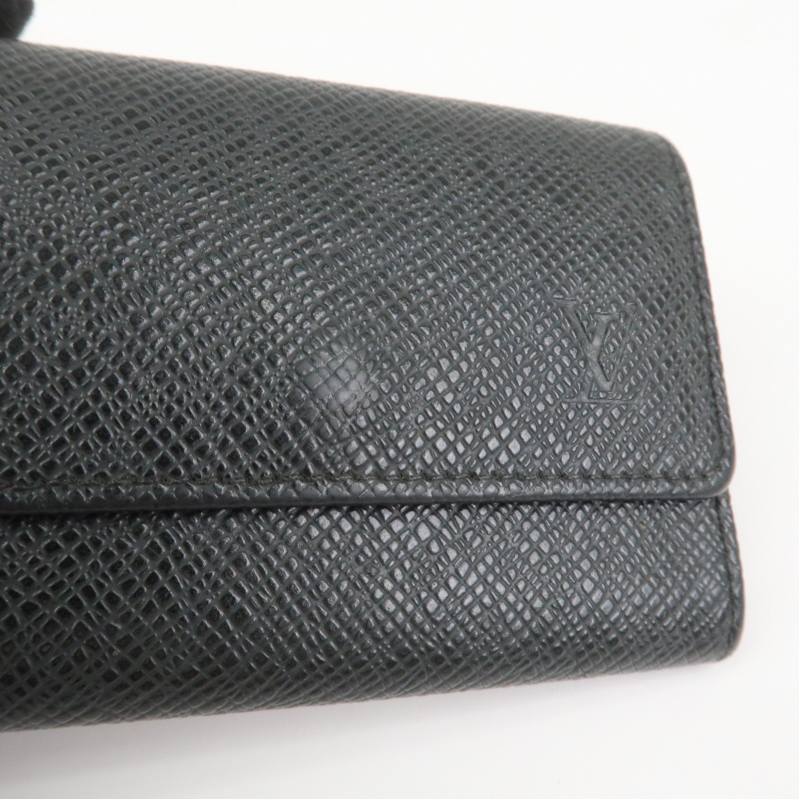 Louis Vuitton Taiga Multicles 6 Key Case Ardoise Black M30532