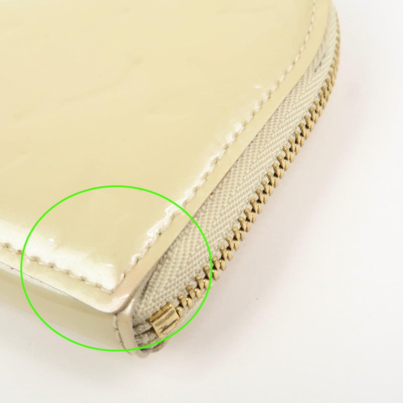 Louis Vuitton Monogram Vernis Porte Monnaie Coeur Ivory M91479