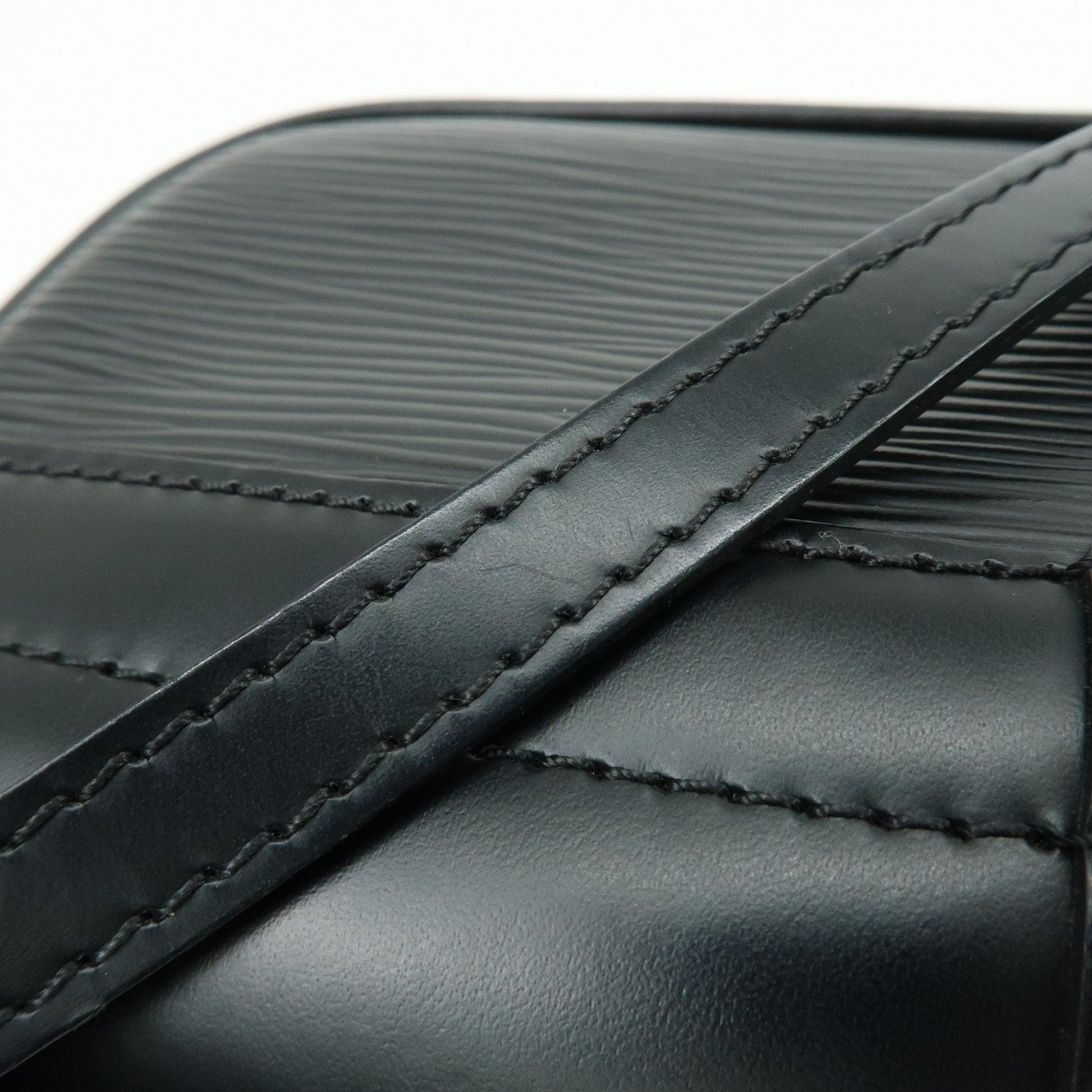 Louis Vuitton Epi Pochette Montaigne Shoulder Bag Noir M59292