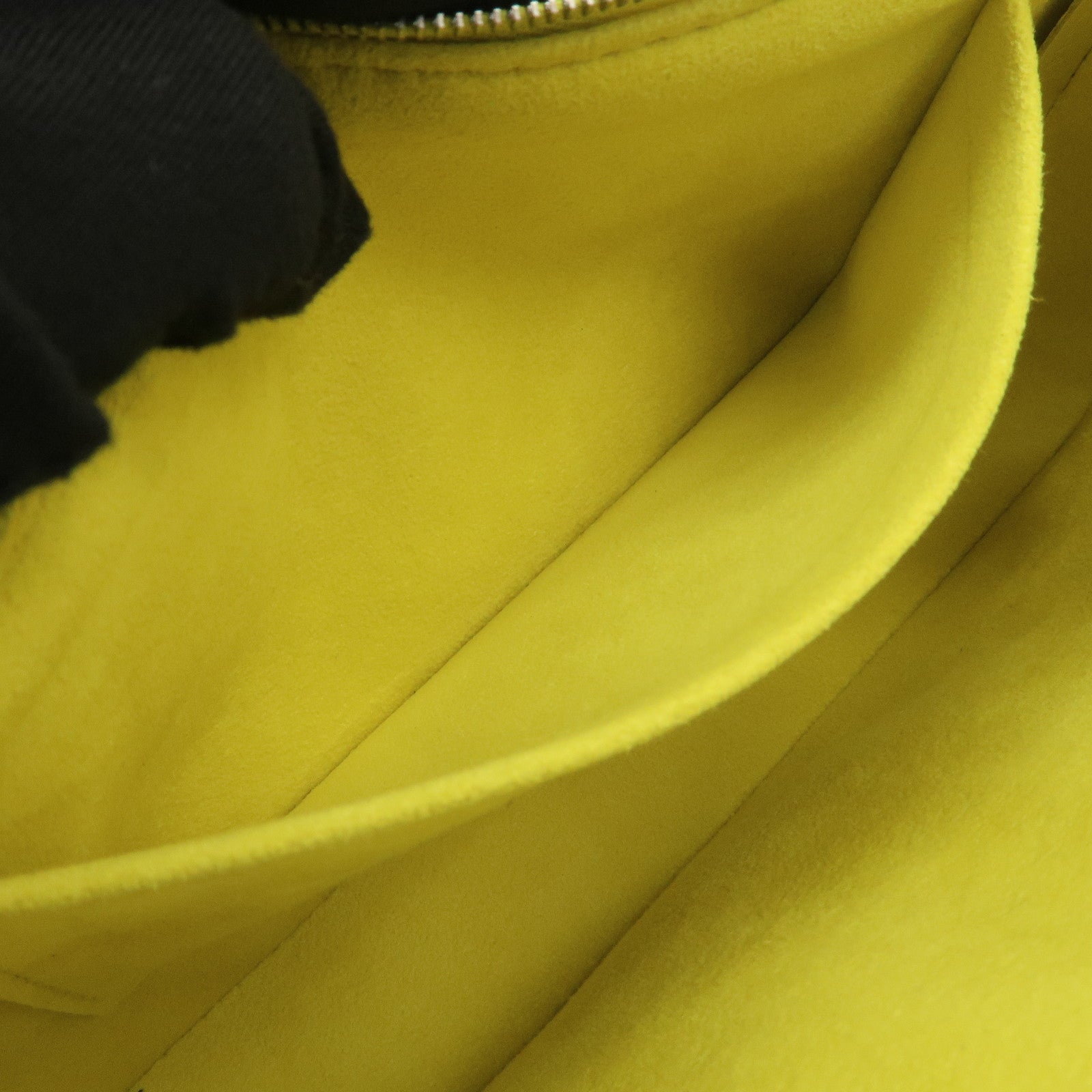 Louis Vuitton Epi Pochette Accessoires Pouch Pistache M40975