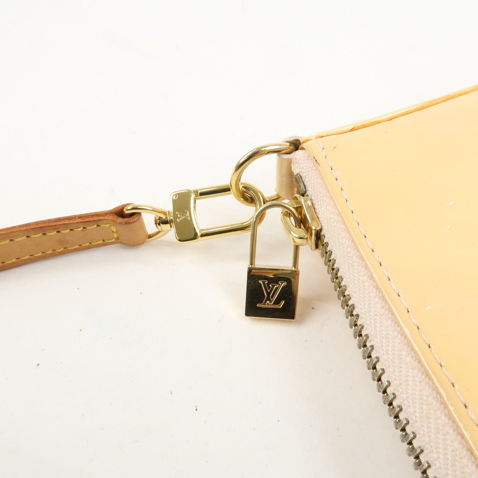 Louis Vuitton Monogram Vernis Mallory Square Hand Bag Pink M91292