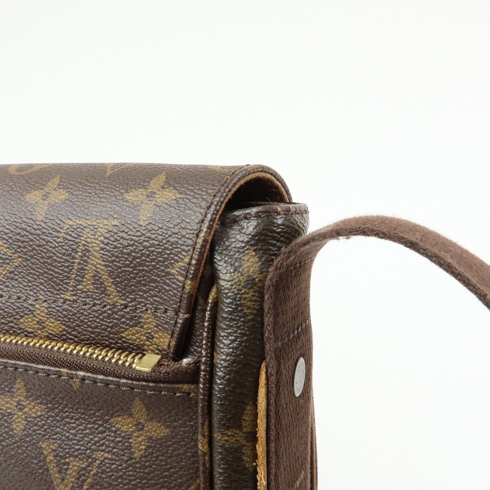 Louis Vuitton Monogram Messenger Beaubourg MM Canvas Bag M97038