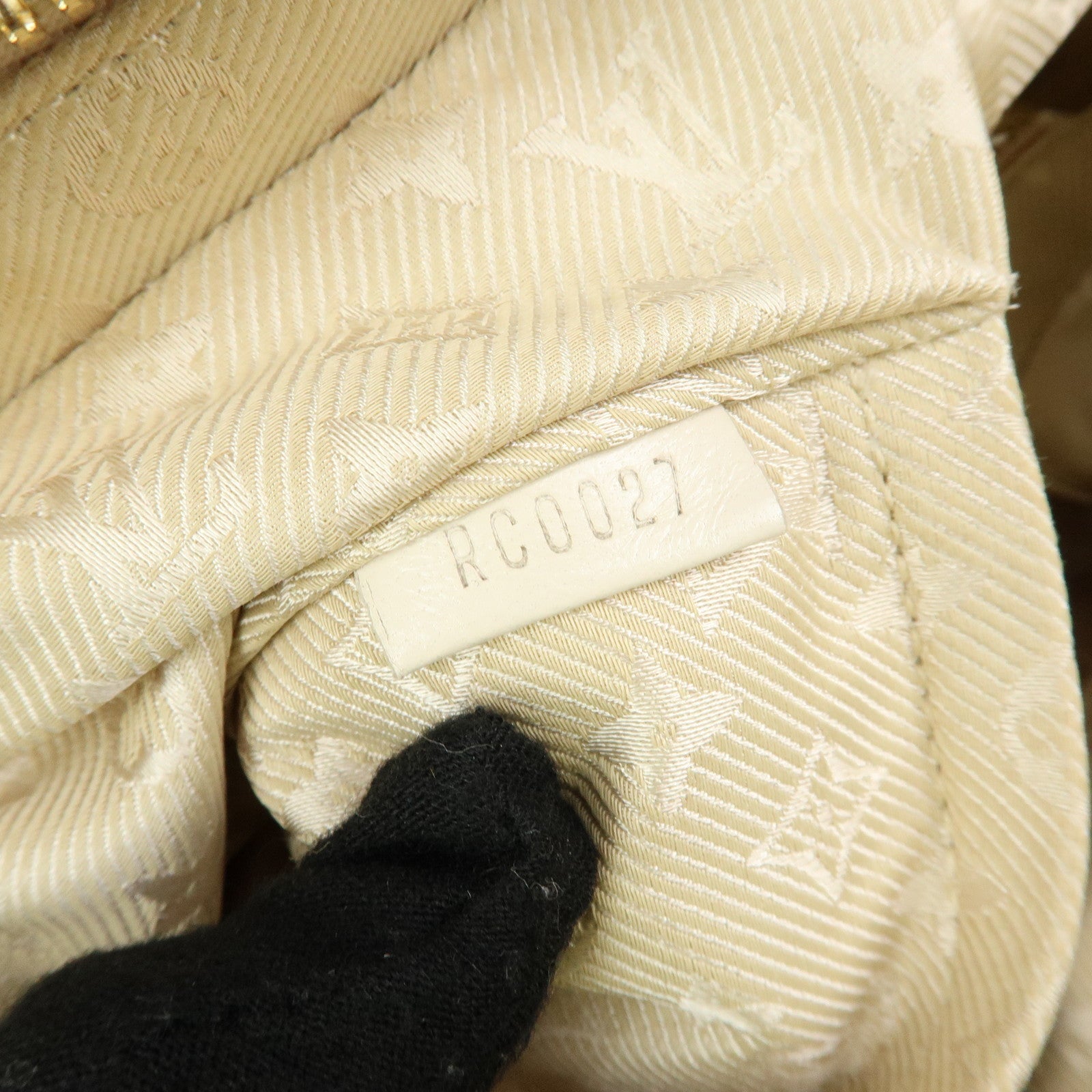 Louis Vuitton Cruise Line Rivet Bag Leather Hand Bag Ecru M95345