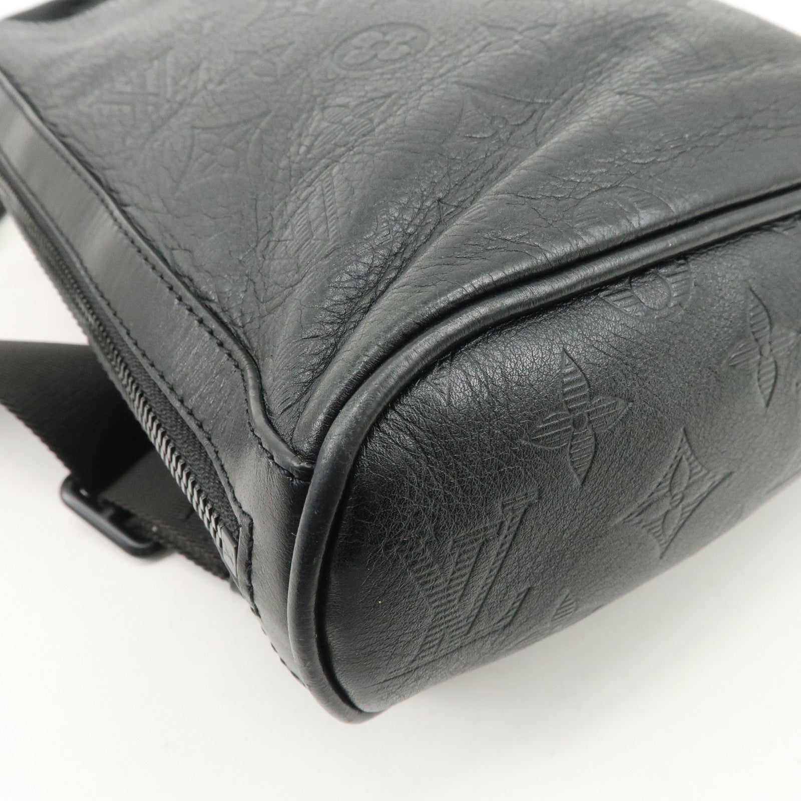 Louis Vuitton Monogram Shadow Chalk Leather Sling Bag Noir M44633 Used