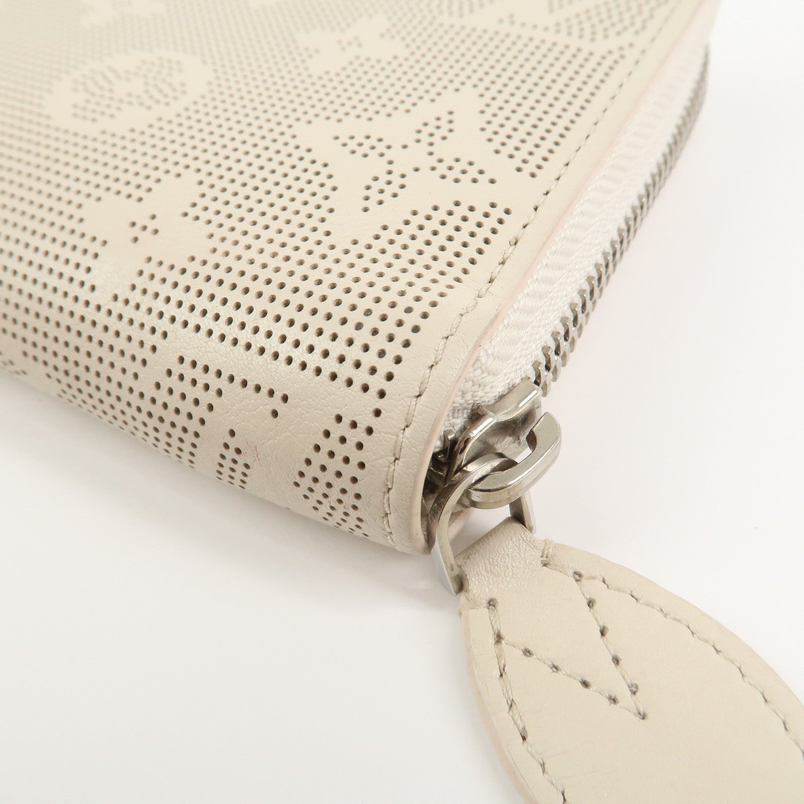 Louis Vuitton Monogram Mahina Reverse Round Zippy Wallet M83029