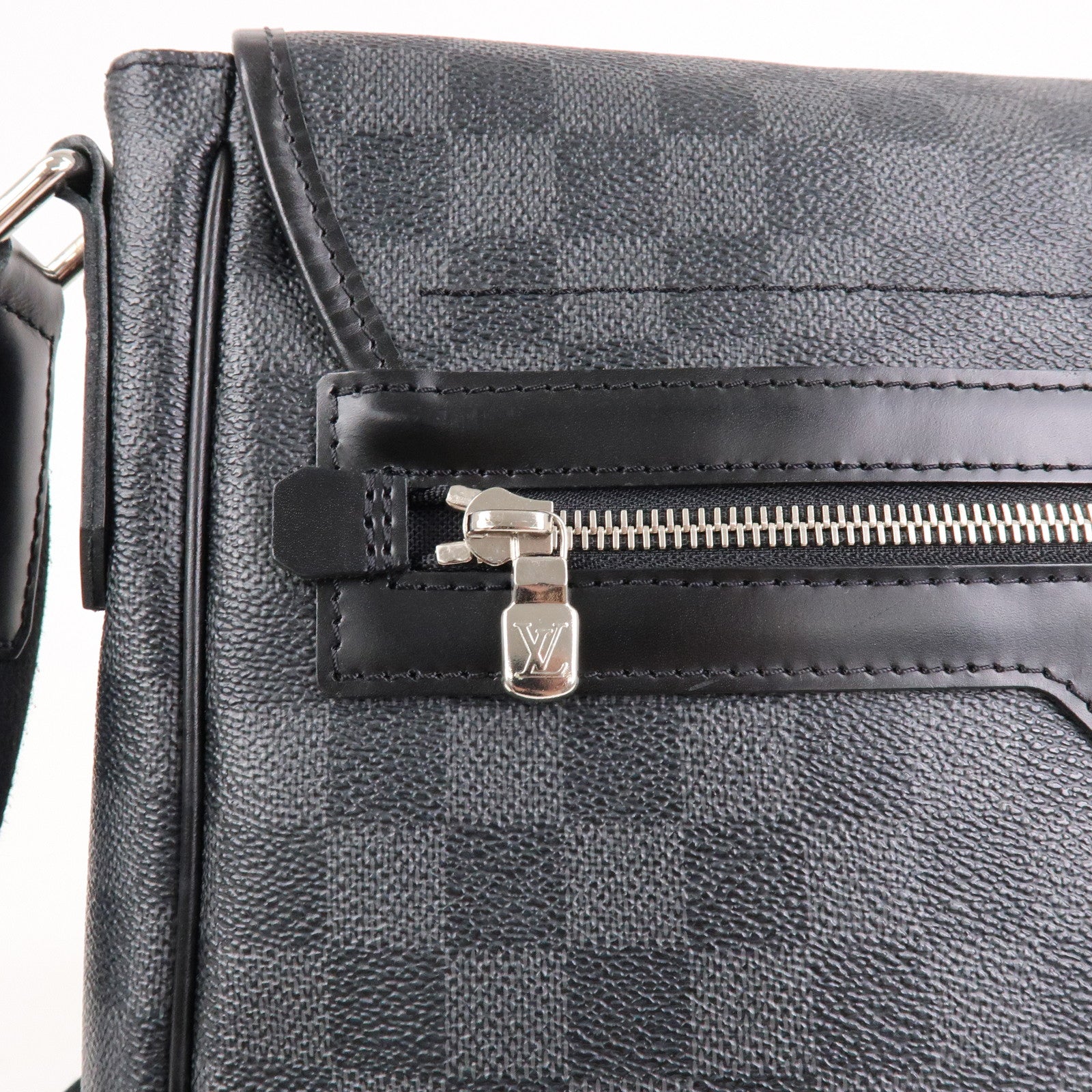 Louis Vuitton Damier Graphite Daniel MM Shoulder Bag N58029