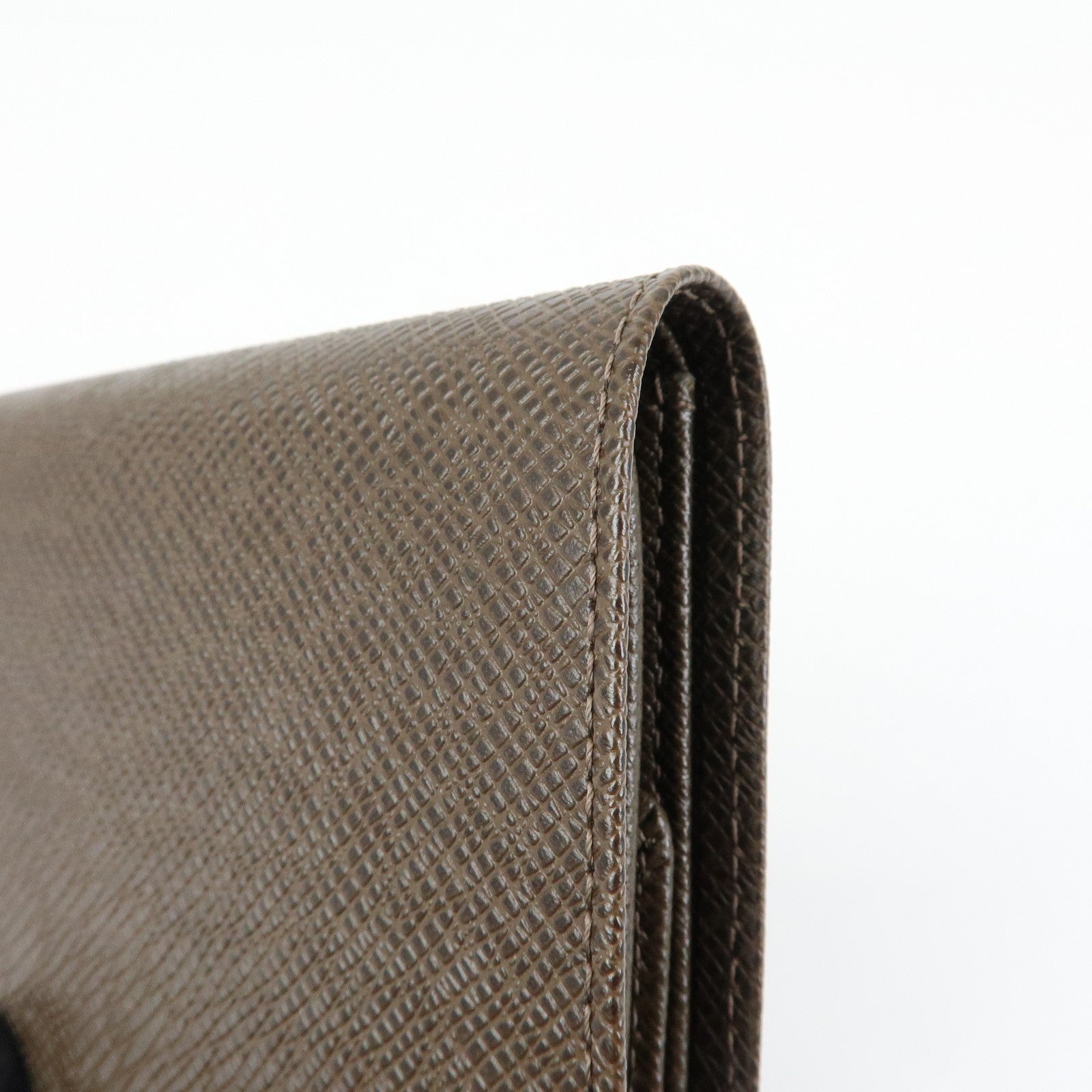 Louis Vuitton Taiga Porte 3 Cartes Credit Bi-fold Wallet M30458