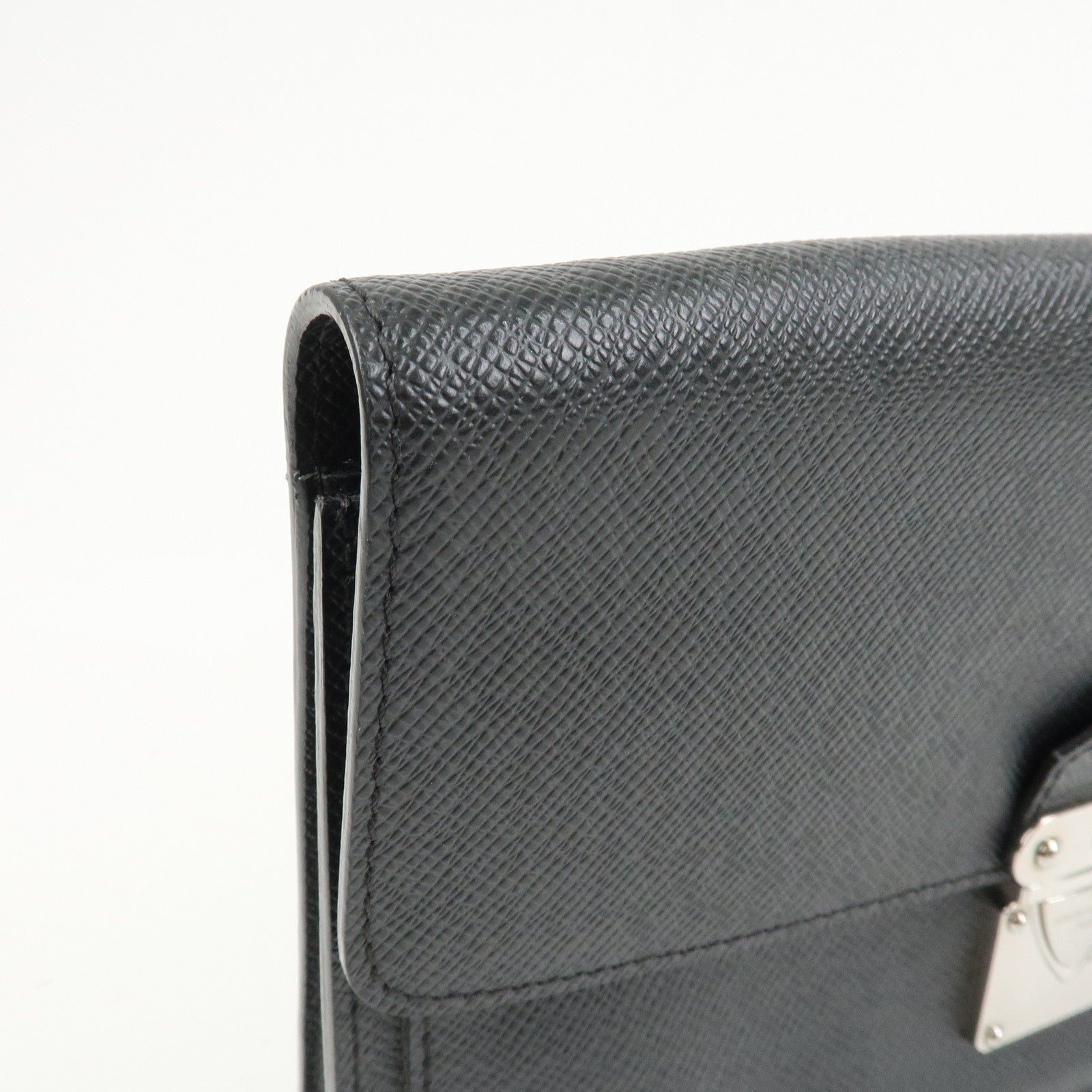 Louis Vuitton Taiga Veraiya Clutch Bag Ardoise M32592