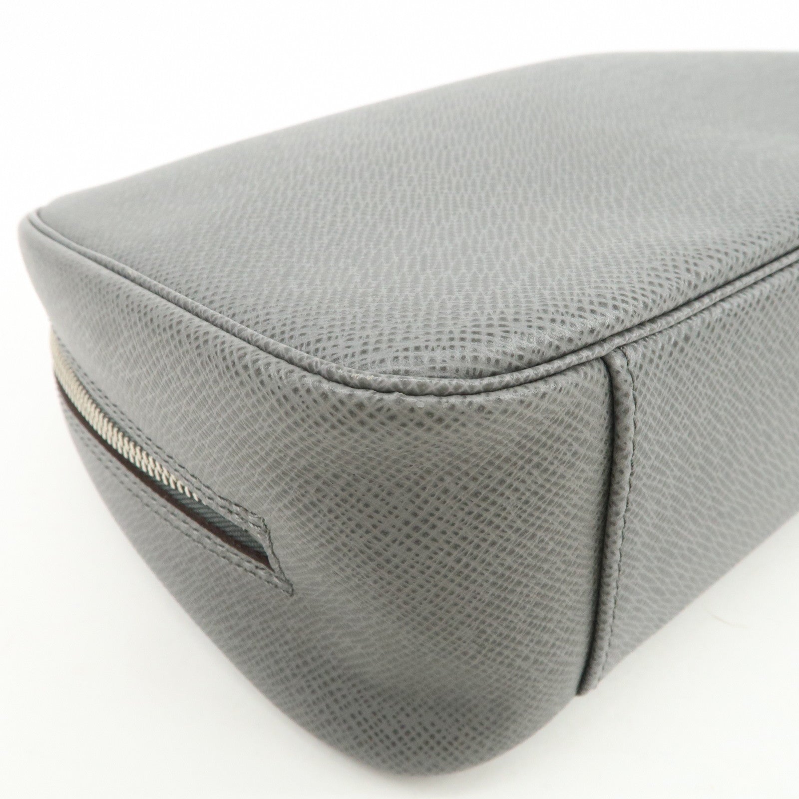 Louis Vuitton Taiga Trousse Toilette GM Pouch Glacier M32663