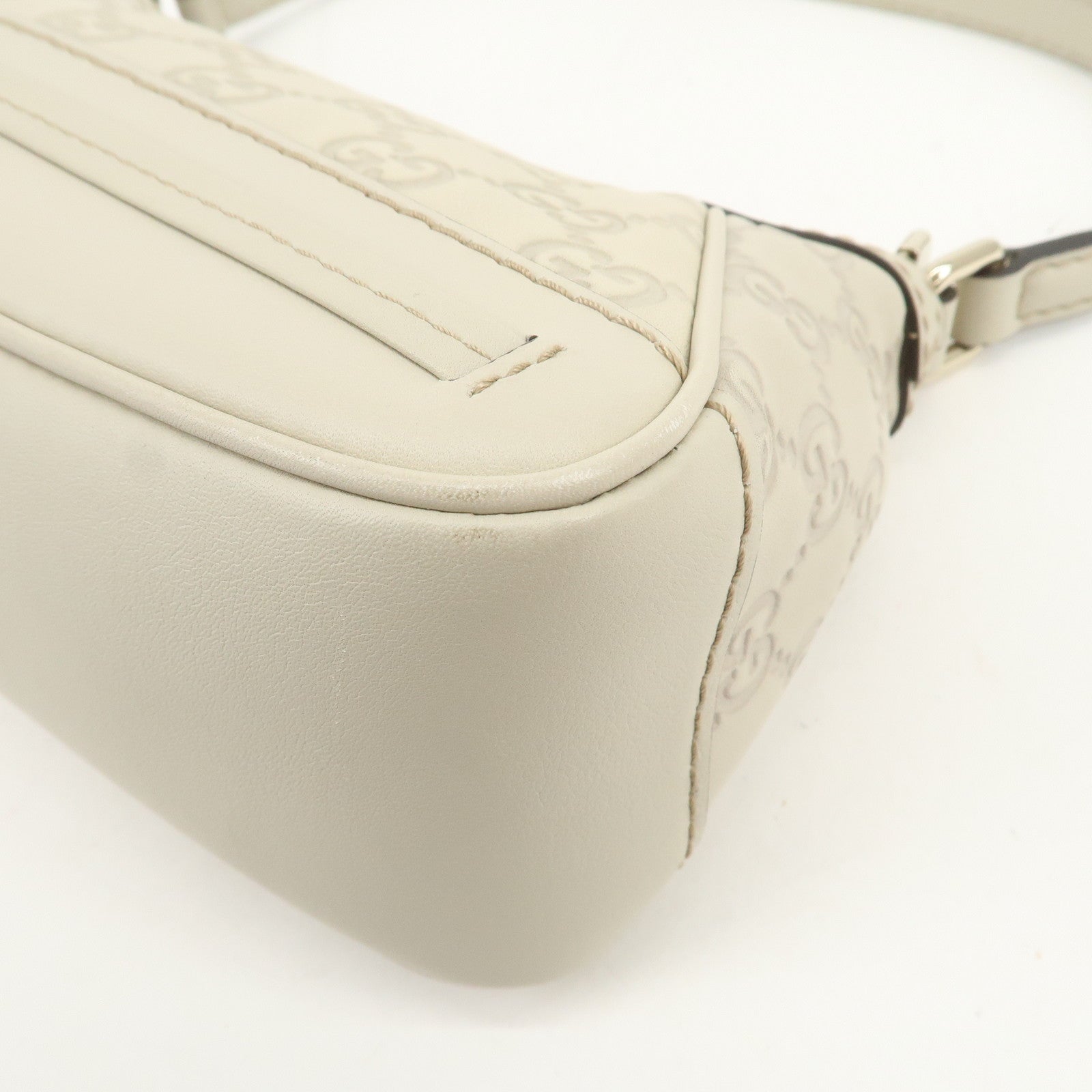 GUCCI Guccissima Mayfair Interlocking G Leather Shoulder Bag Ivory