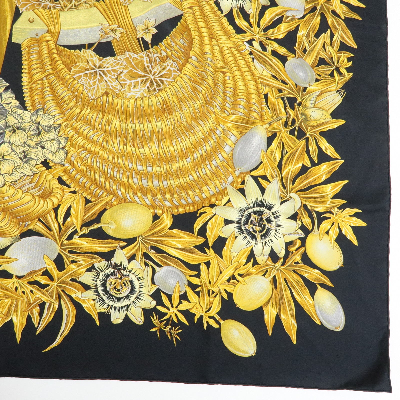 HERMES Carre 90 Silk 100% Scarf PASSIFLORES Flower Print Black Gold