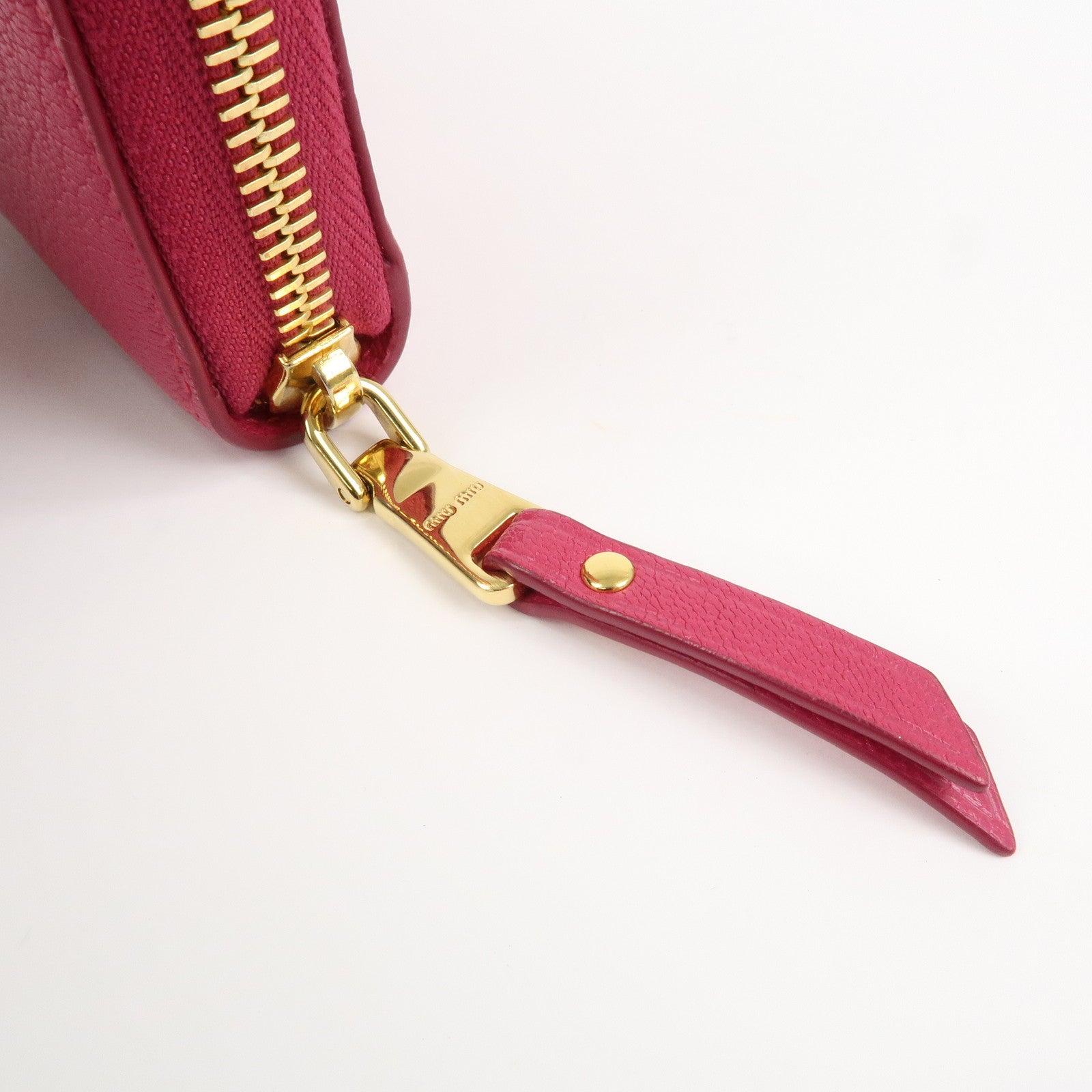 MIU MIU Logo Leather Round Zippy Wallet Pink 5M0506