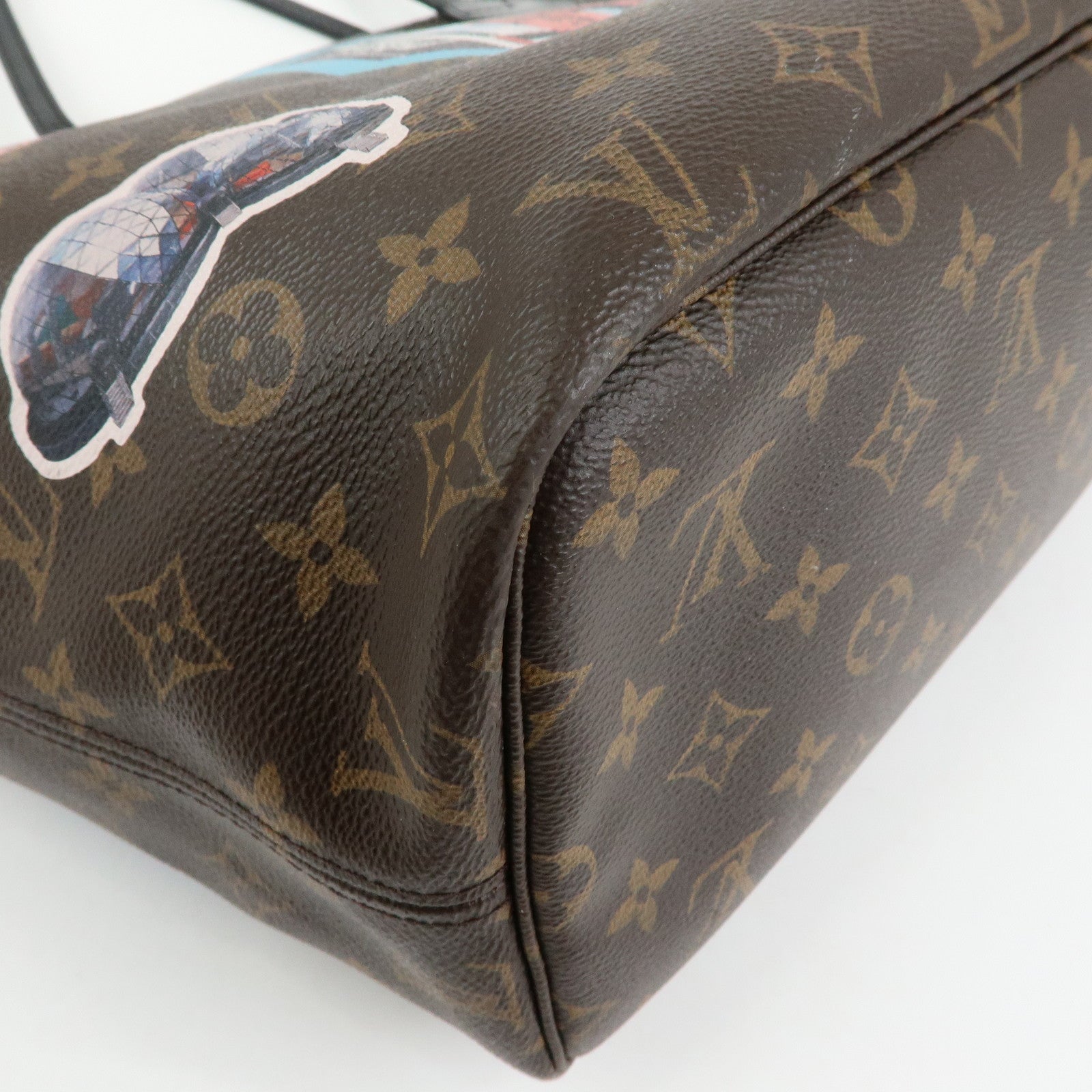 Louis Vuitton Monogram LV World Tour Neverfull MM Tote Bag M42844