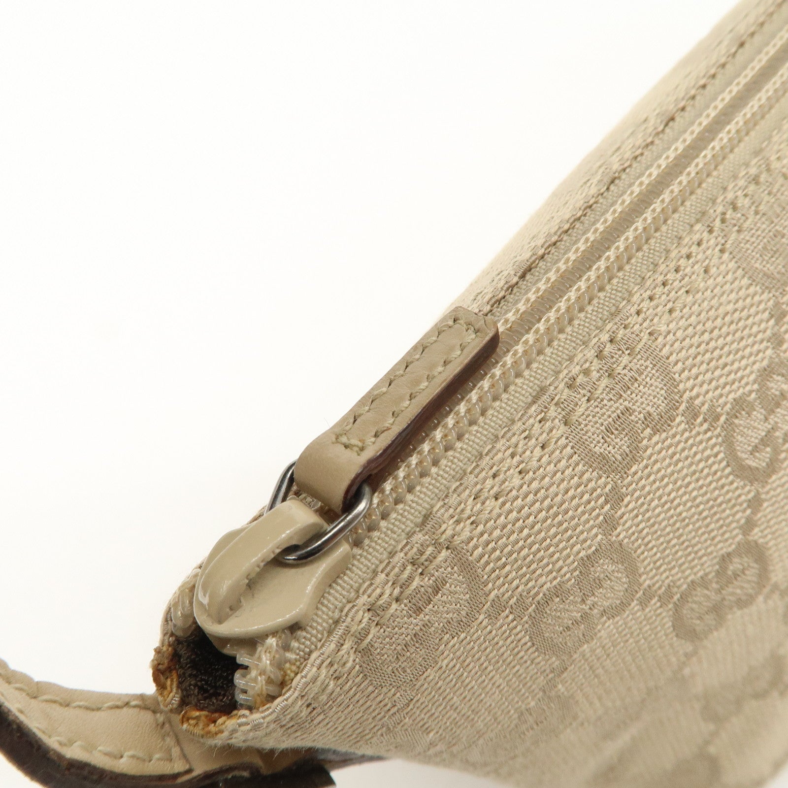 GUCCI Boat Bag GG Canvas Leather Hand Bag Pouch Beige 07198 Used