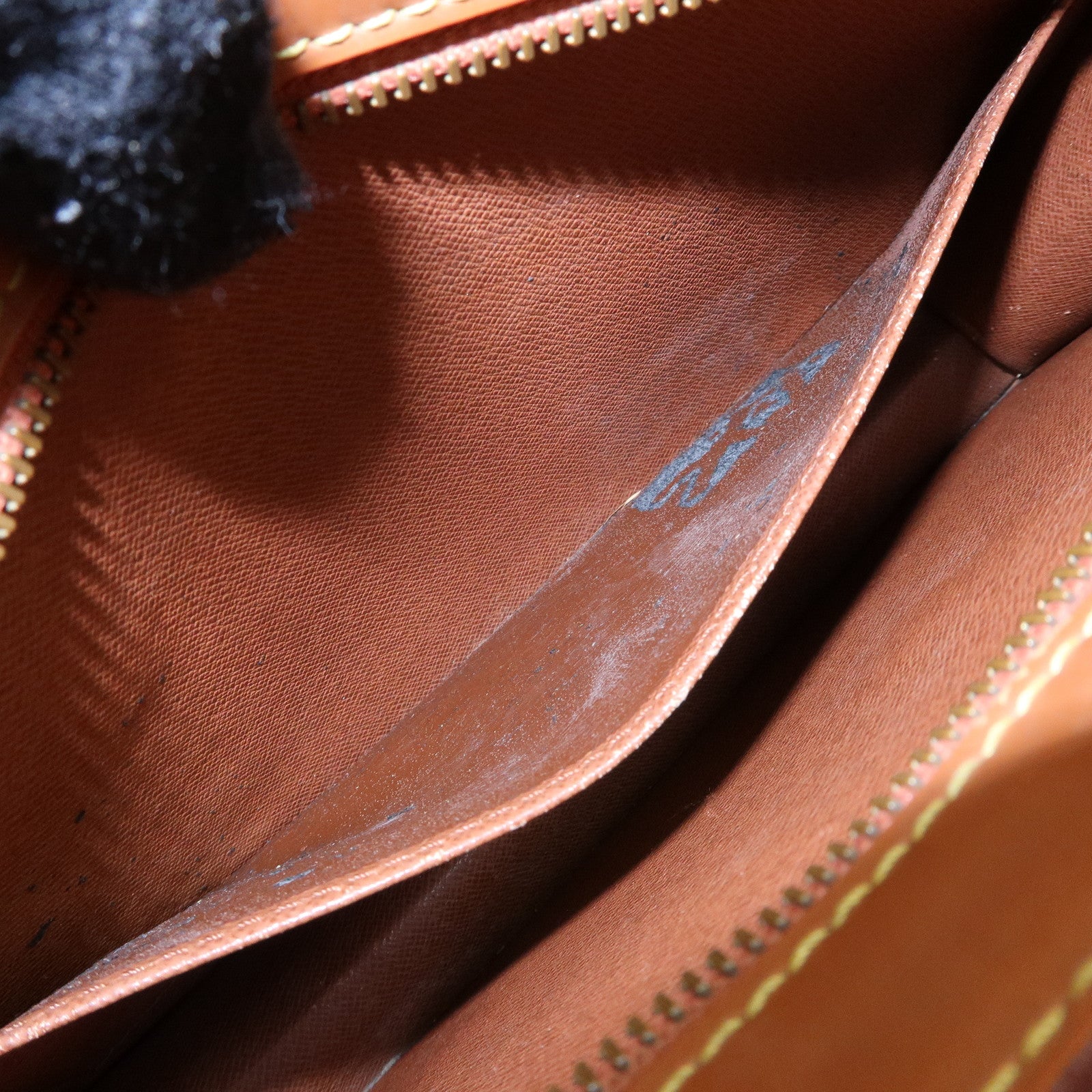 Louis Vuitton Epi Pochette Homme Clutch Bag Zipang Gold M52528