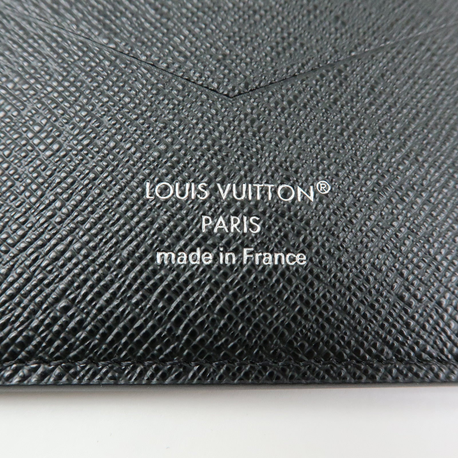 Louis Vuitton Monogram Eclipse Couverture de Passeport NM M64501