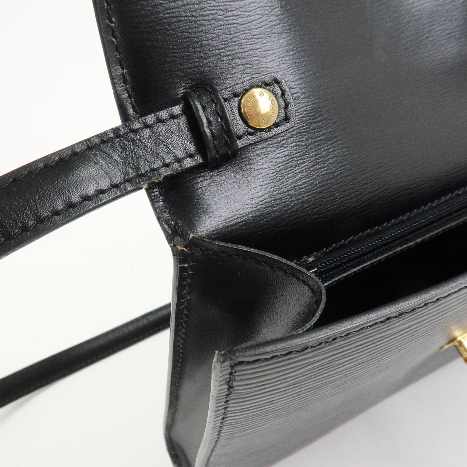Louis Vuitton Epi Leather Arche Shoulder Crossbody Bag Noir M52572